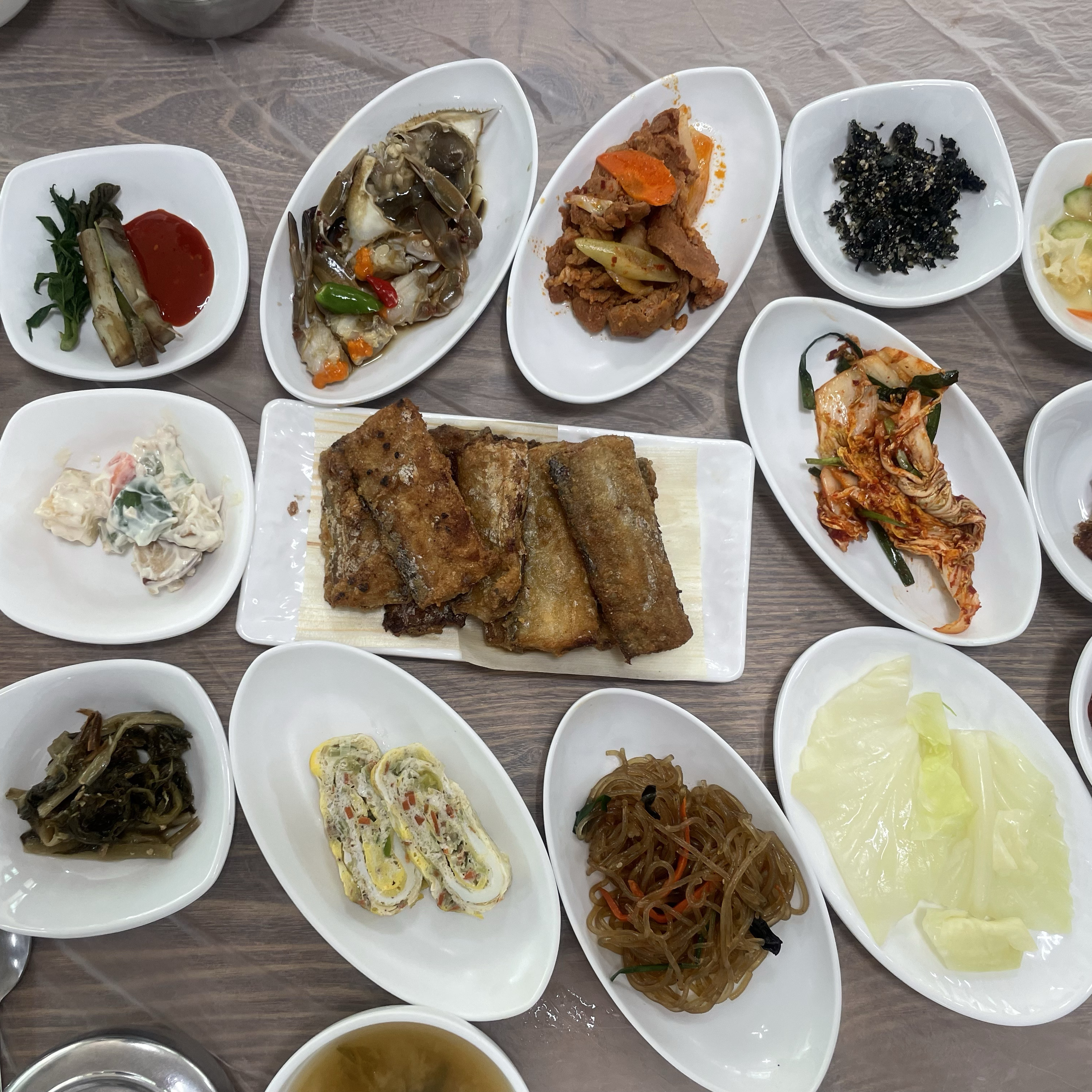 기본정식 13000원에 튀긴갈치구이,제육볶음,잡채메인부터 푸짐하게 나오구요 - 구월동 맛집 전라도밥상 어촌마을