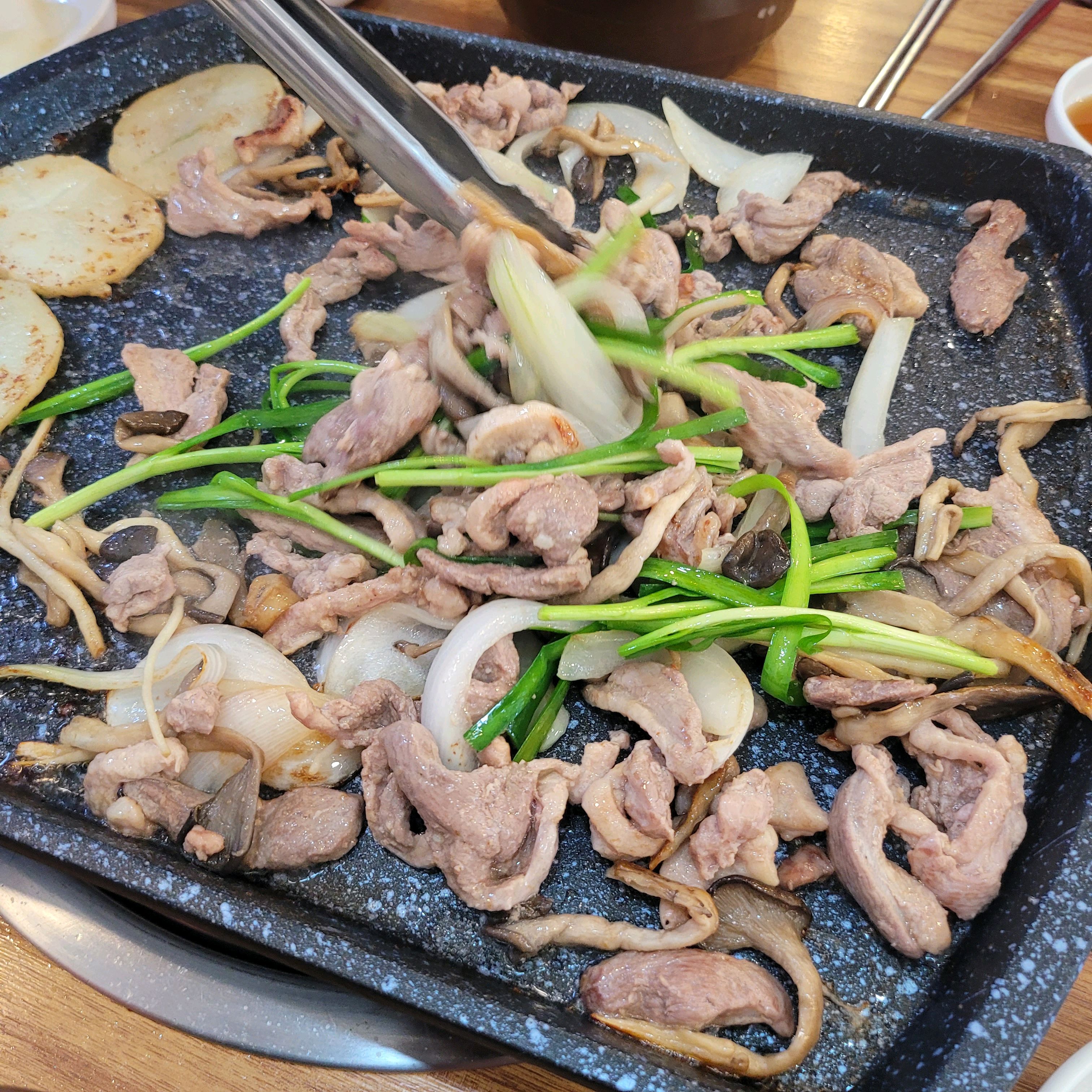 오리 로스구이부터 주물럭 오리탕 볶음밥까지 완벽한 코스입니다 - 천호동 맛집 천호유황오리주물럭
