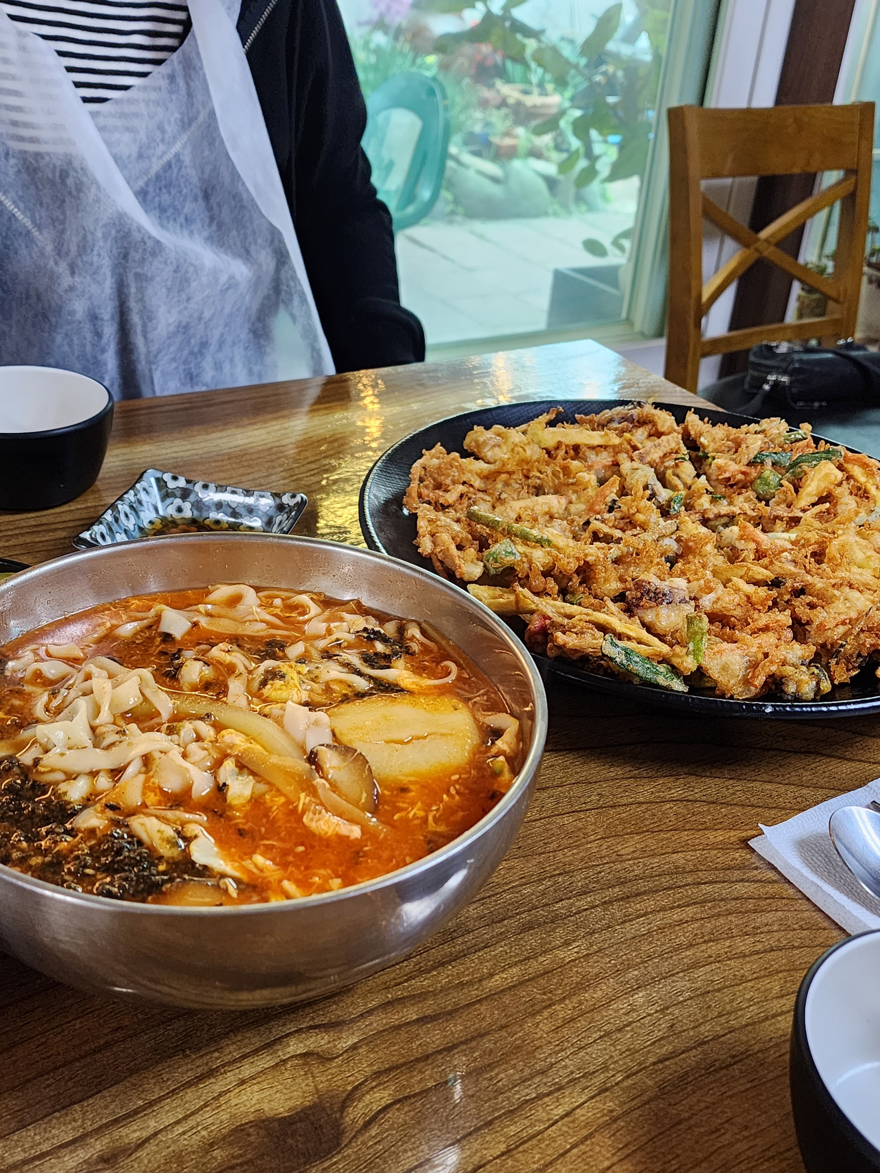 장칼국수 처음 먹어보는데 얼큰하니 맛있어요. - 경포대 맛집 강문칼국수