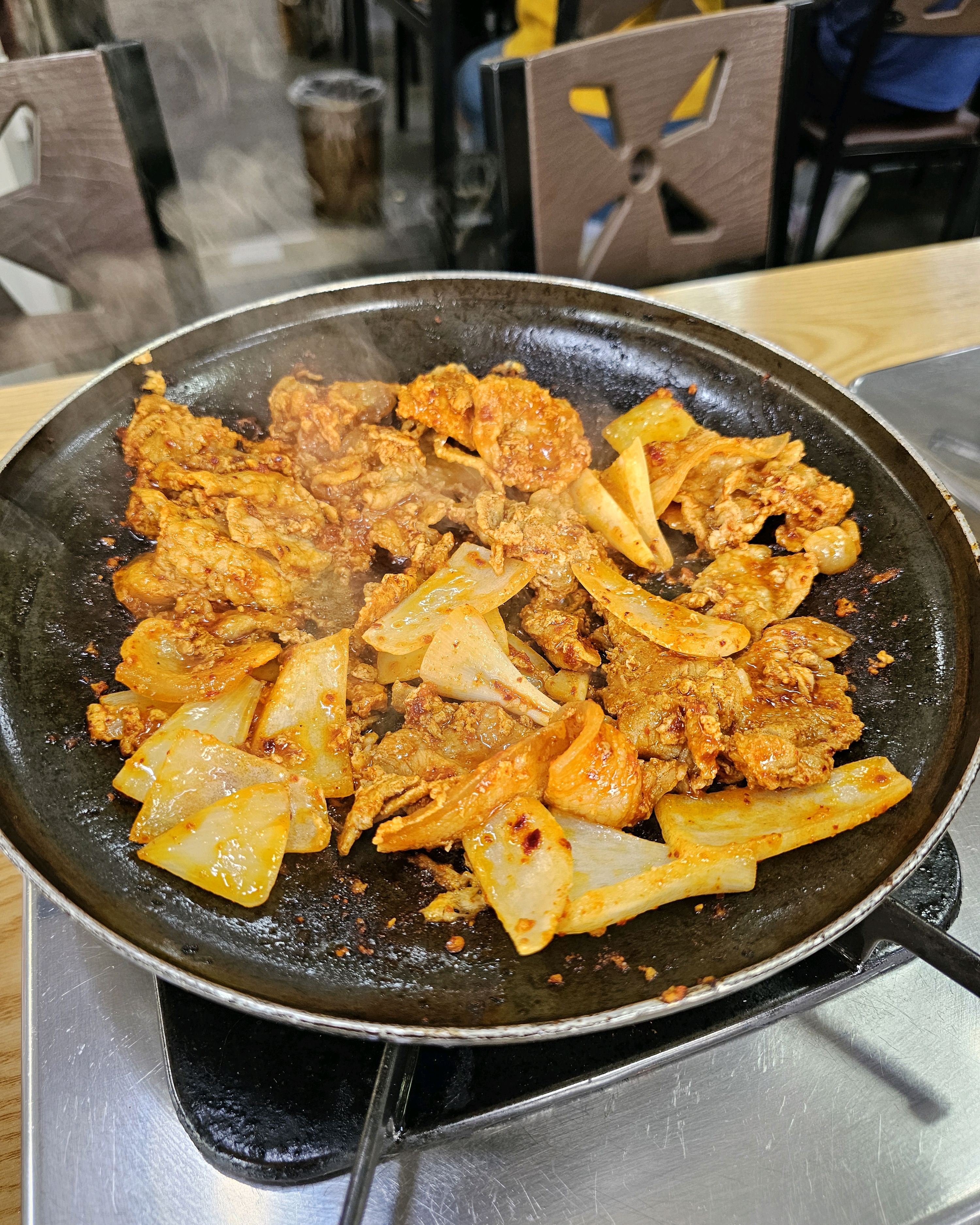 상추도 싱싱하고 맛있습니다. - 망원동 맛집 만복기사식당불백전문