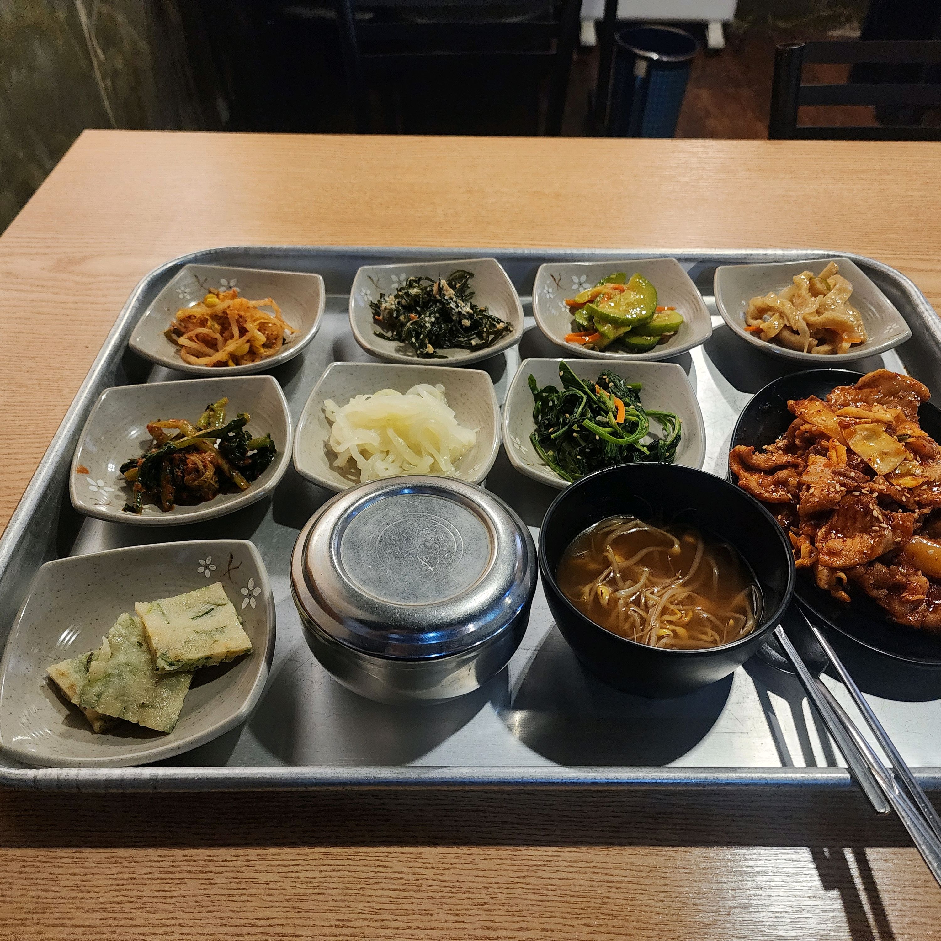 Jeonju Table, a restaurant specializing in braised hairtail at Seongsu Station