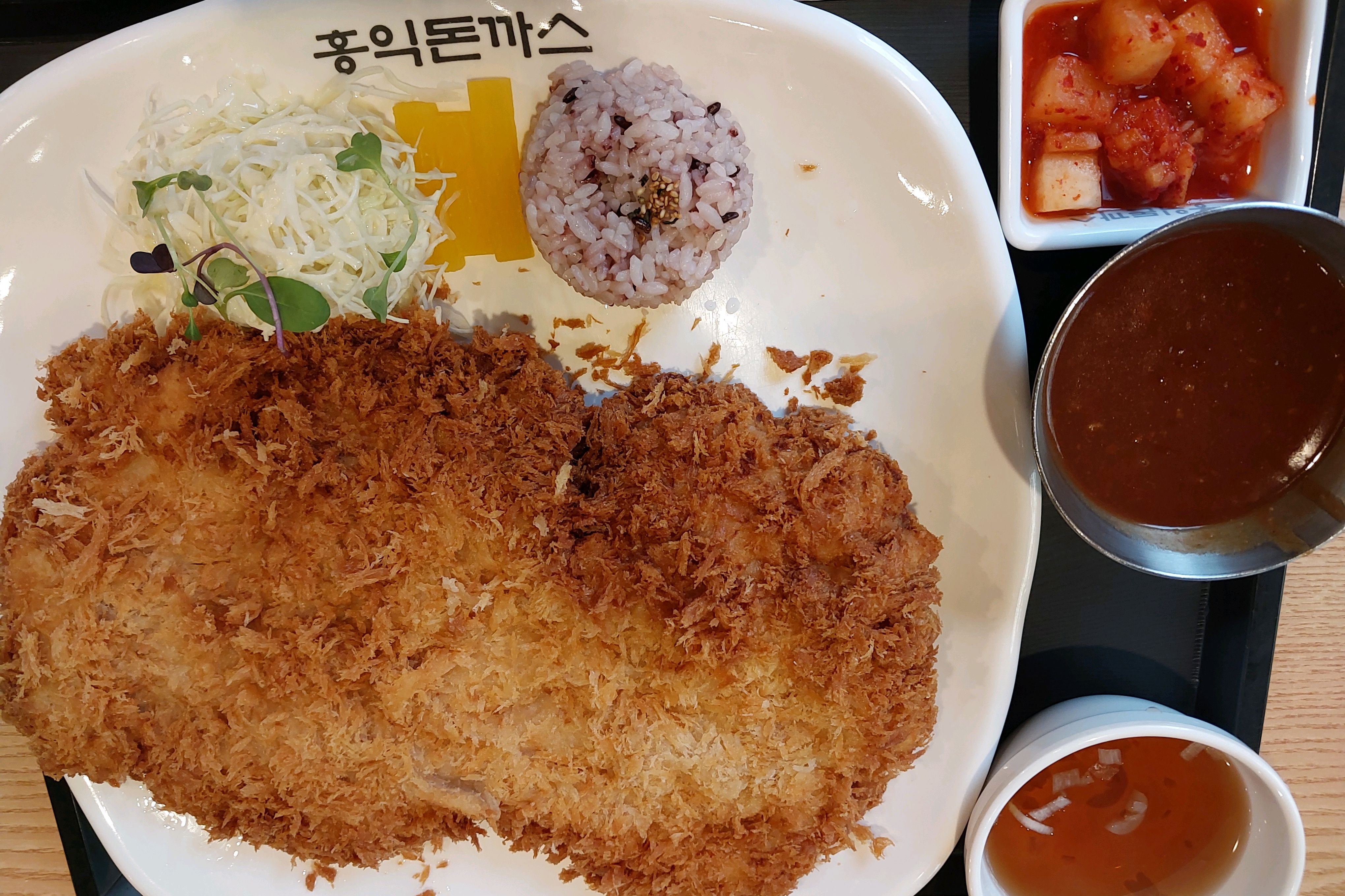 돈까스 먹고싶어서 찾다가 도착한곳 !!!! 저는 저녁 조금 안된 시간에 왔는데 그때는 숨은