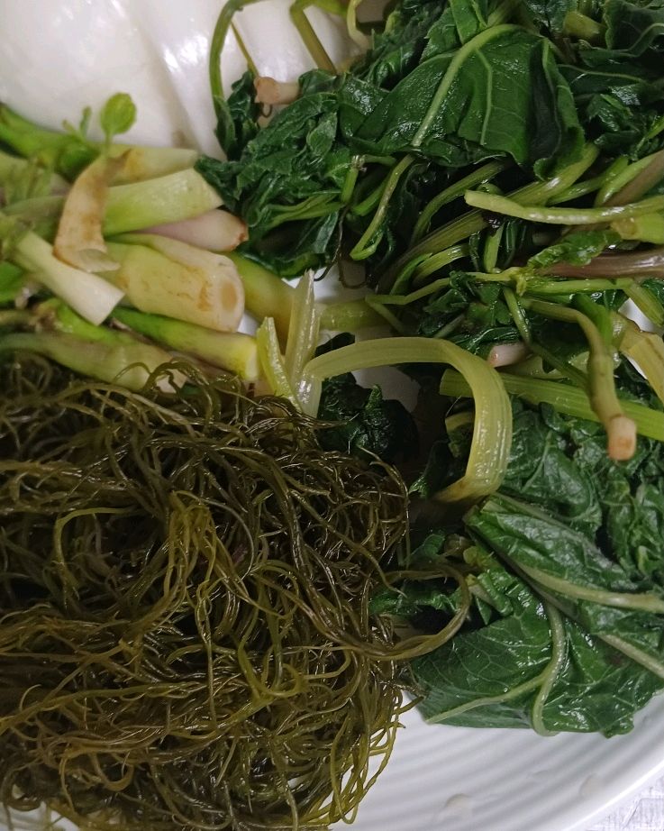 반찬도 제철음식에 야채랑 김치 전부다다 맛있었어요~~~~^^ 김치는 사장님이 직접다 담그