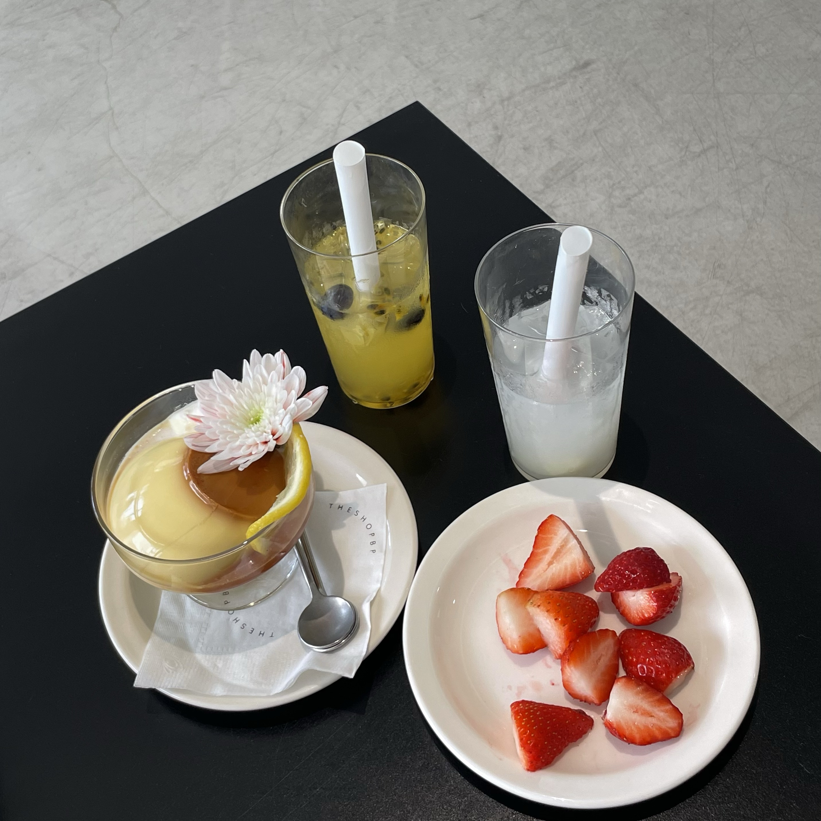 아름다운 인테리어의 카페 내부