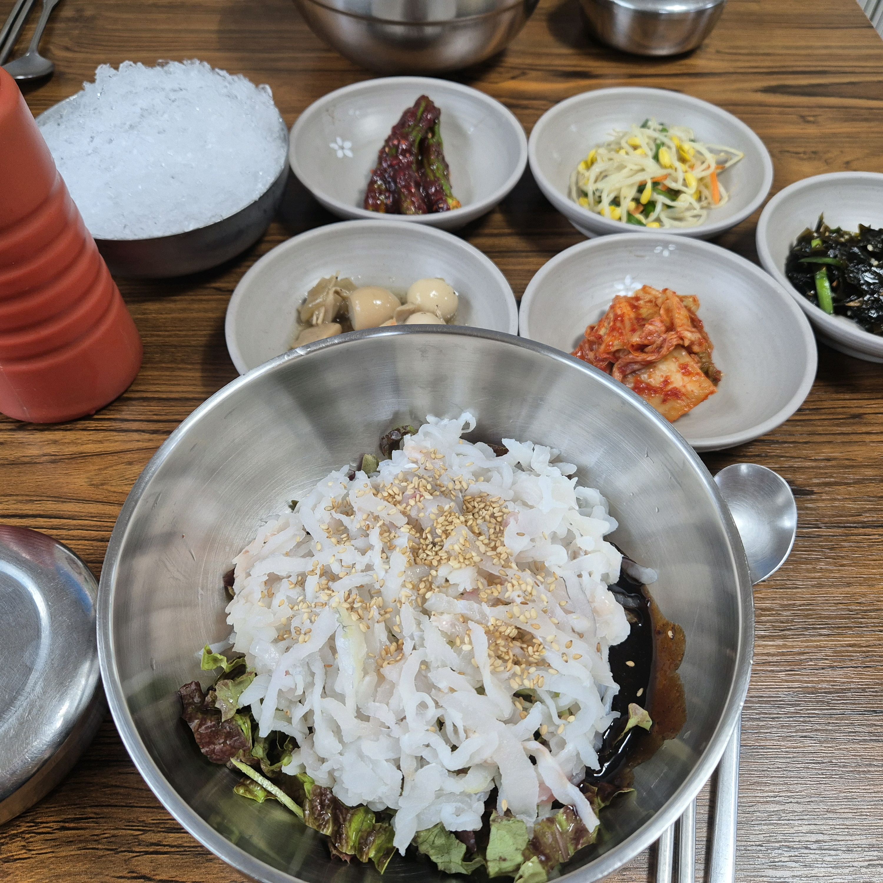 도착하고 첫인상은 약간 허름해서 긴가민가 했는데, 엄청 만족합니다. 보통 회가 질긴 경우가