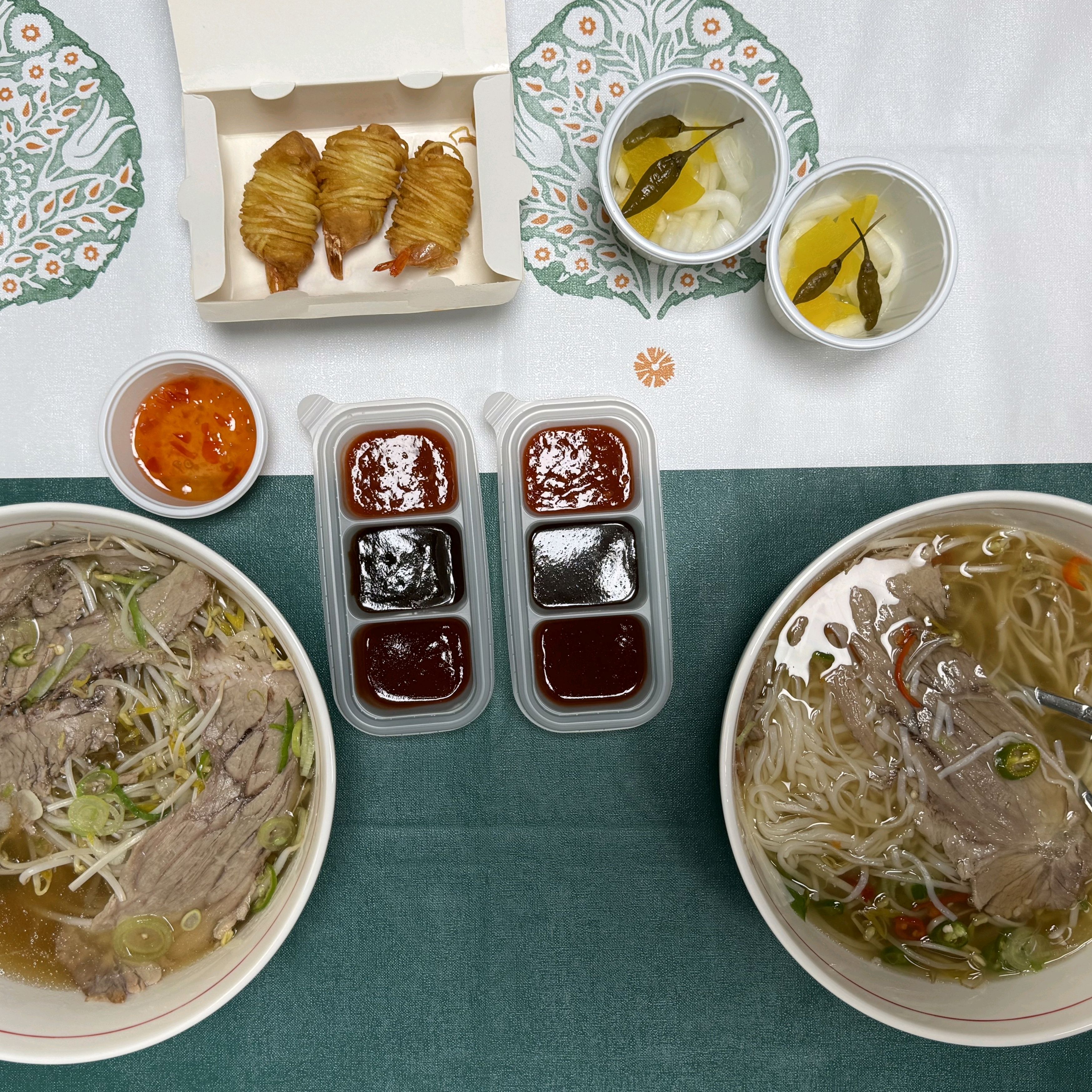 애정하는 쌀국수집입니다. 국물이 진짜 기가 막히게 시원깔끔하면서 계속 땡겨요. 국물을 텀블