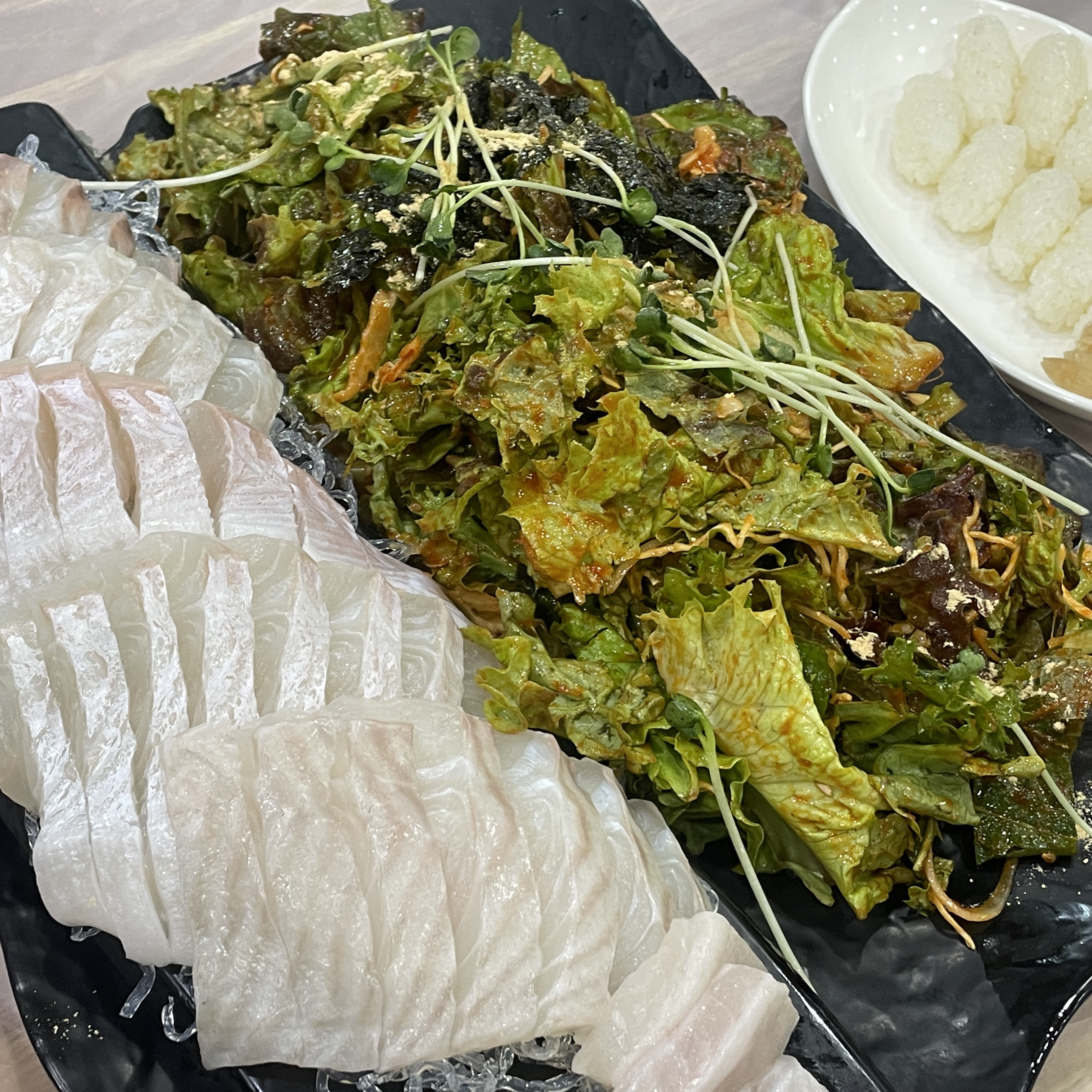 처음 방문 했는데 맛있고 신선하네용 사이드로 나오는 계란찜이랑 순두부찌개도 맛있었슈 평일저