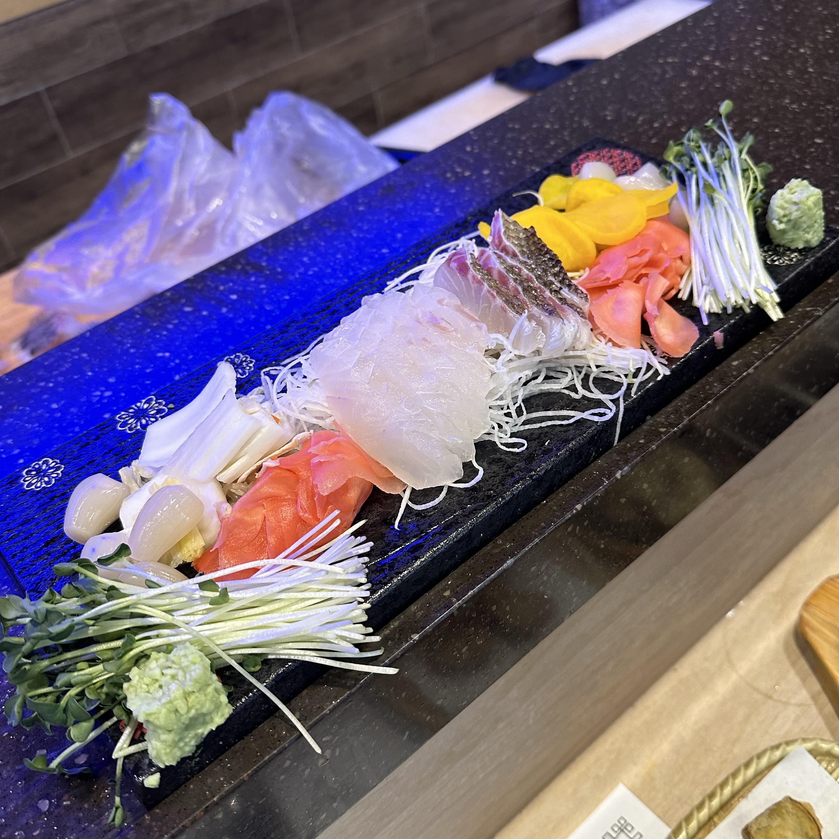 바 테이블석에 앉았는데 요청 안해도 리필 바로바로 해주셔서 좋았어요! 숙성회라 그런지 무한