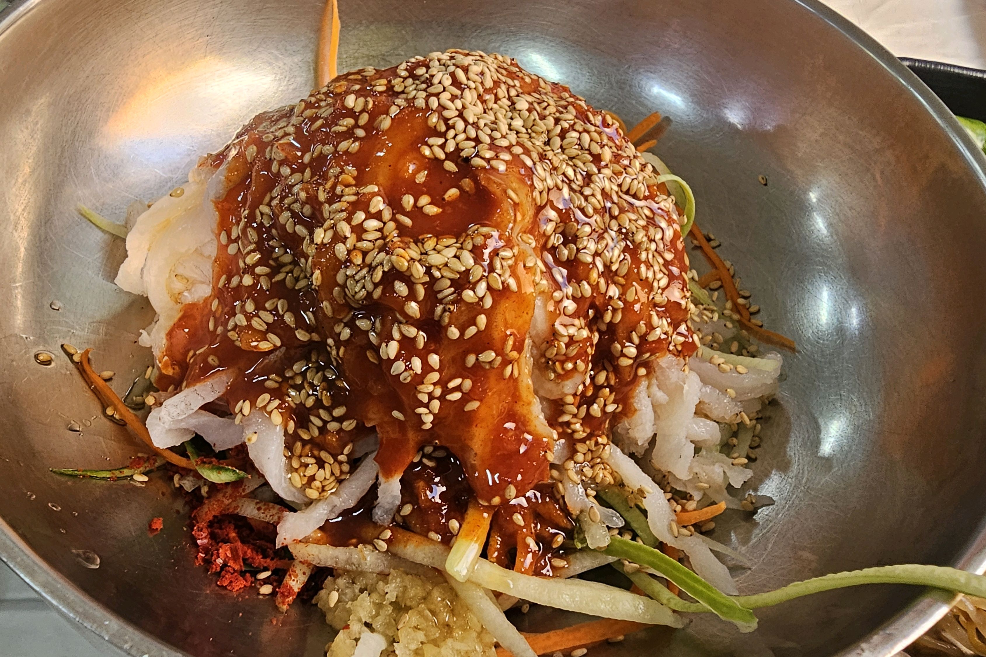 둘이서 중 시키고 물회덮밥 추가 했어요 - 아바이마을 맛집 송도물회