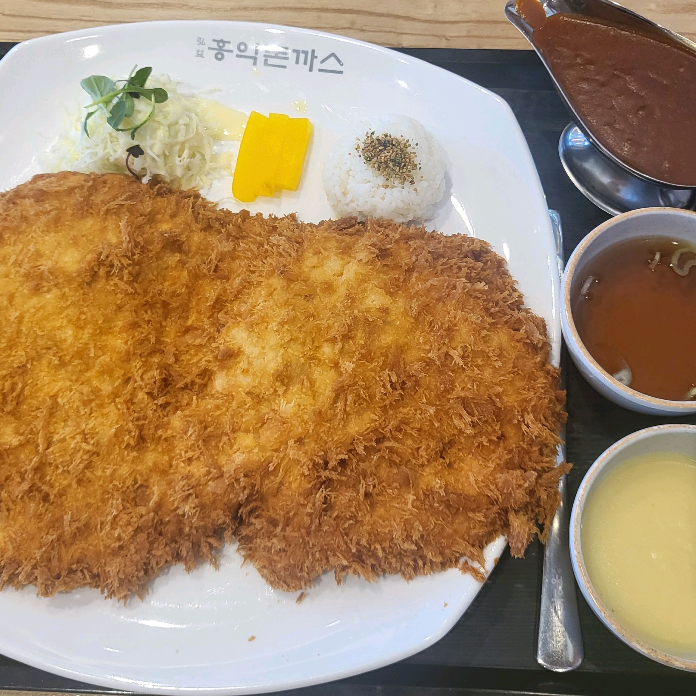돈까스 크기에 한번 놀라고 맛에 한번 놀라고 진심 - 홍천 맛집 홍익돈까스 홍천점