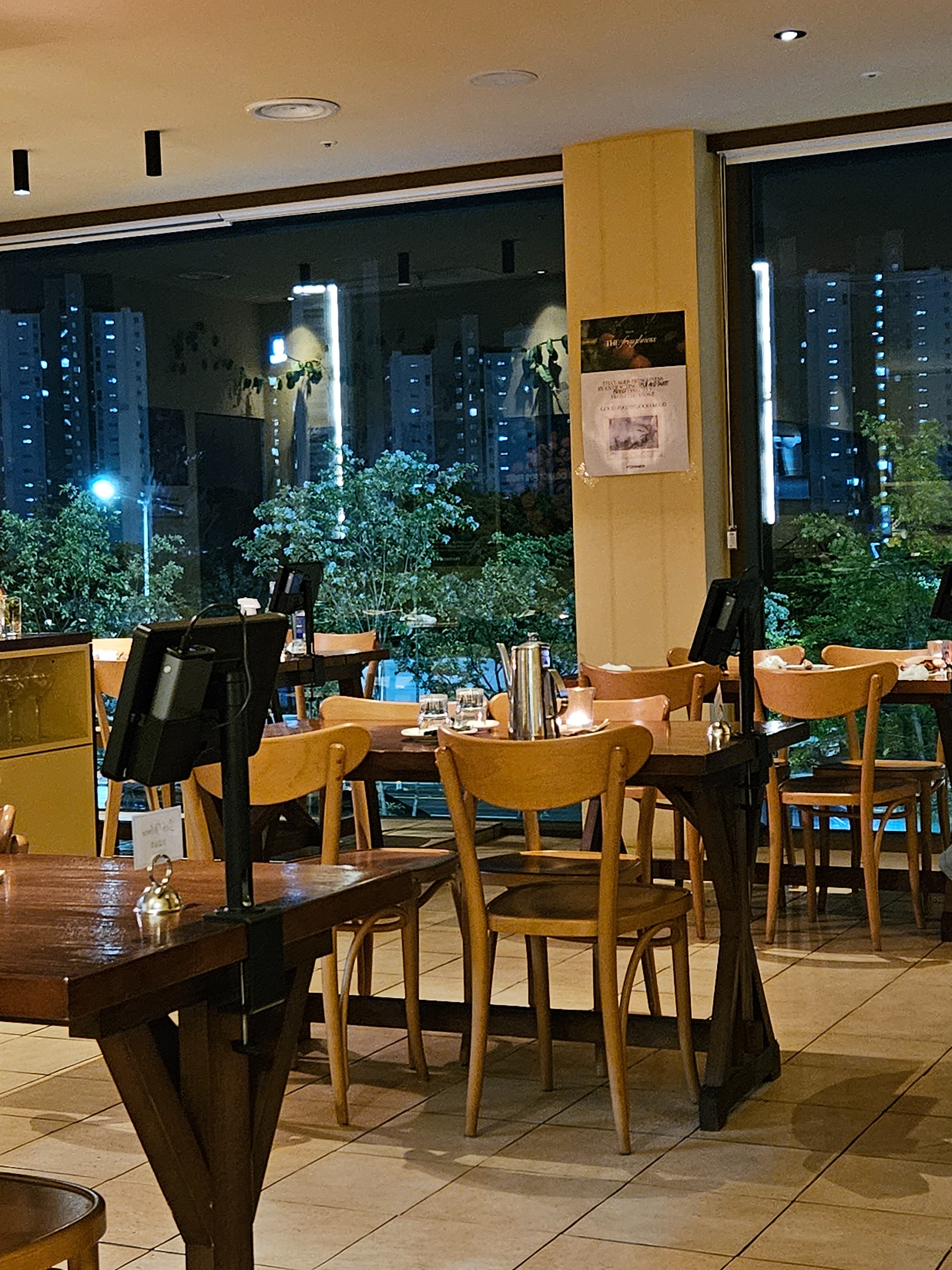 음식은 맛나서 급히 잘 먹고 뷰 사진 올려봅니다 - 안산 사동 맛집 포크너 그랑시티자이점