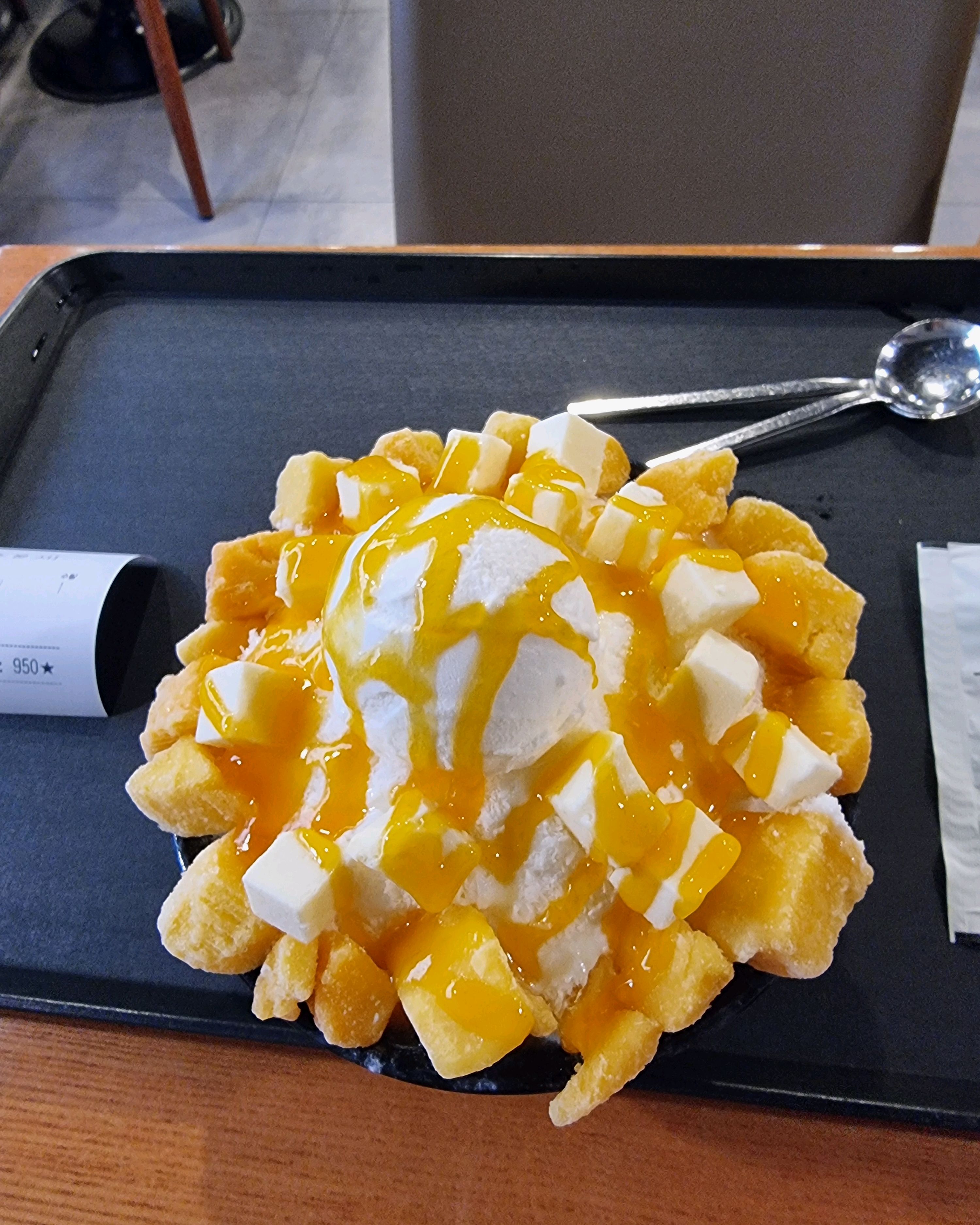 아무리 냉동 망고라지만.. 여기 지점은 좀 심한거같네요. - 천호동 맛집 설빙 천호로데오점
