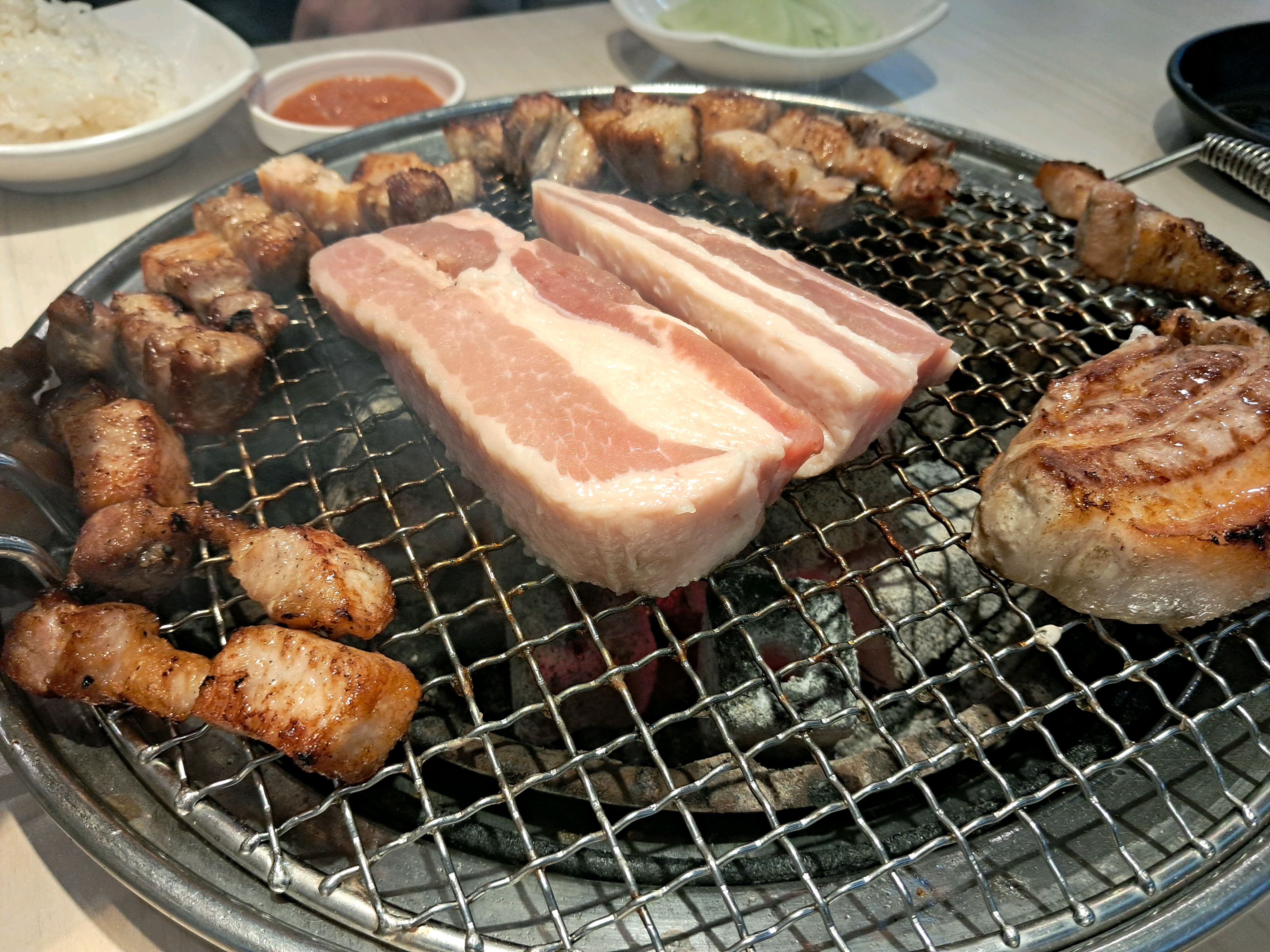 고기종류도 다양하고 - 고강동 맛집 명륜진사갈비 부천고강점