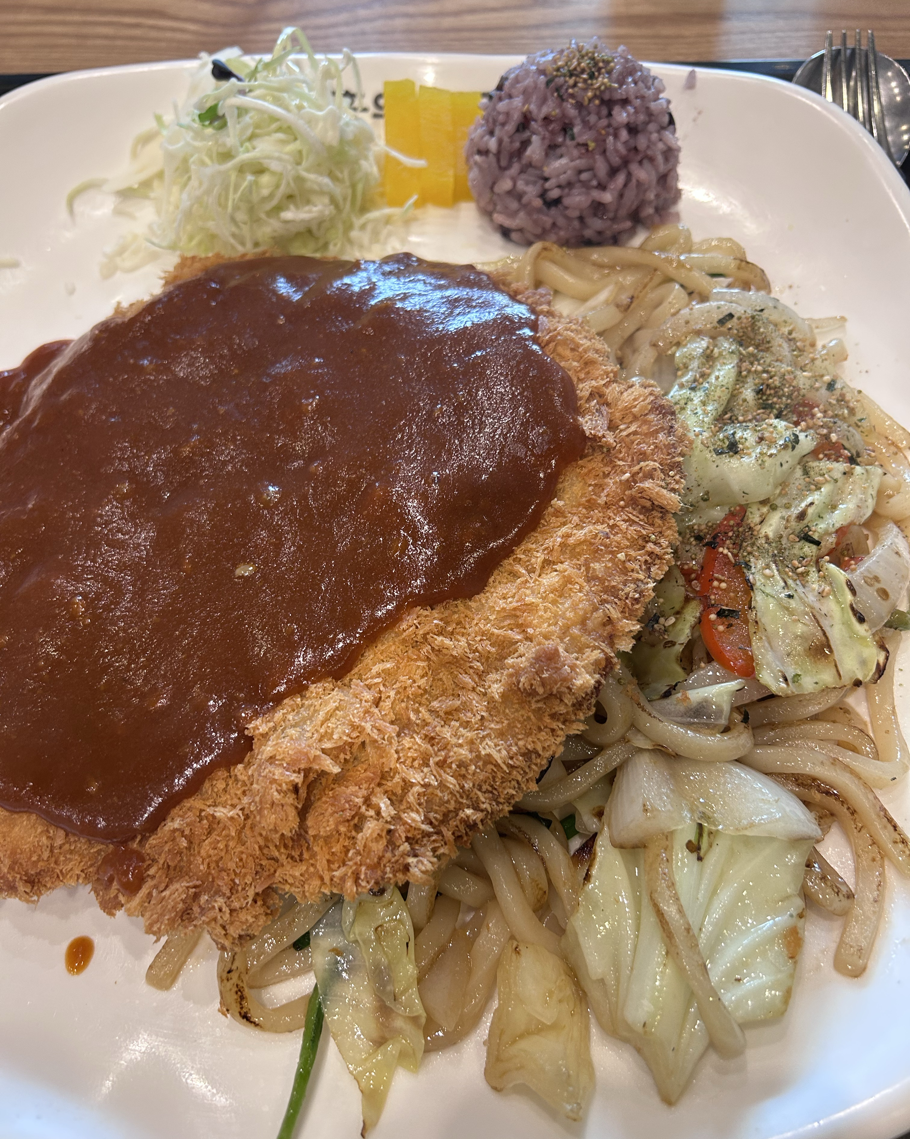 셋트메뉴 있어서 두가지 한번에 먹어볼수 있어서 좋음 - 익산 부송동 맛집 홍익돈까스 익산점