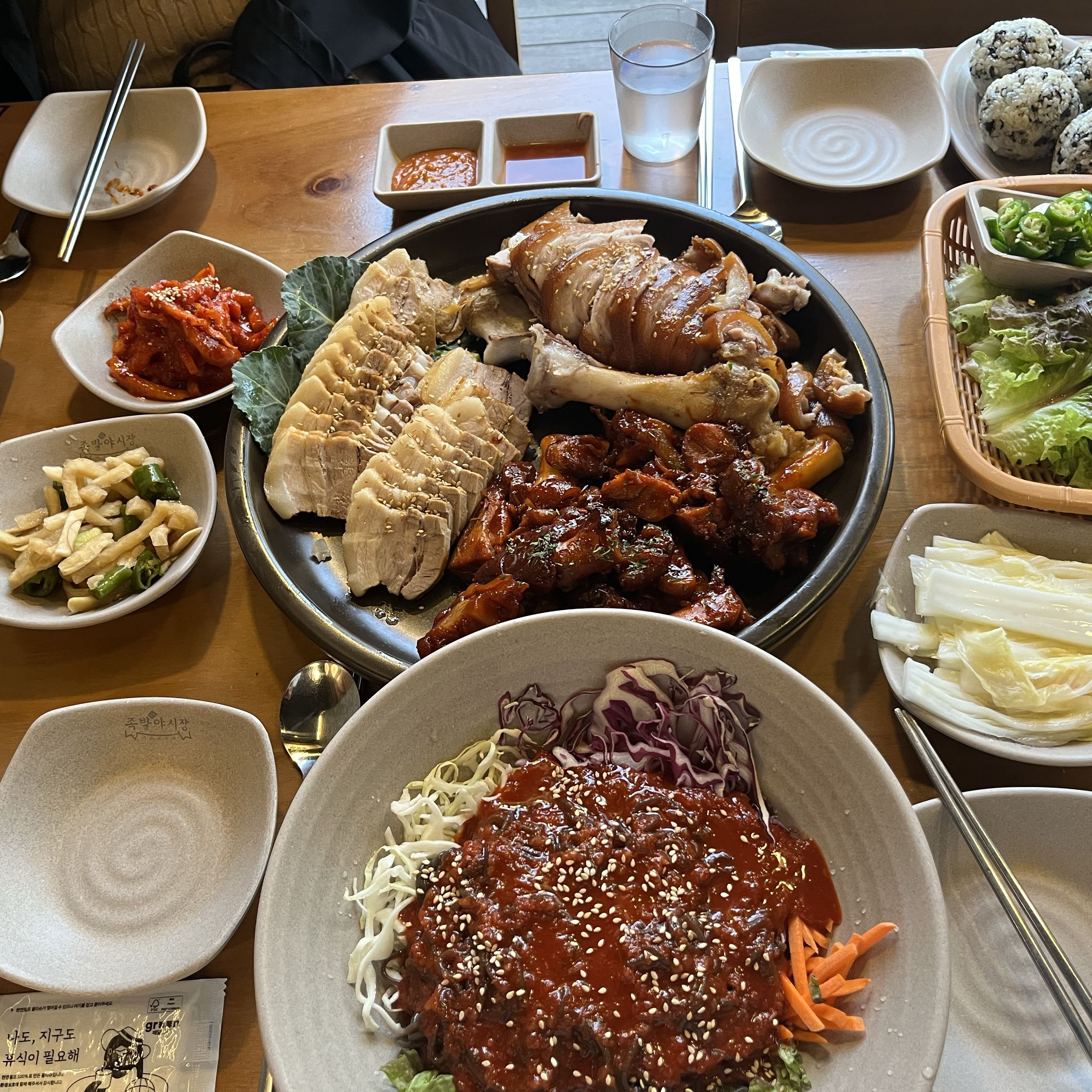 
디지털미디어시티역식당 족발야시장 상암점