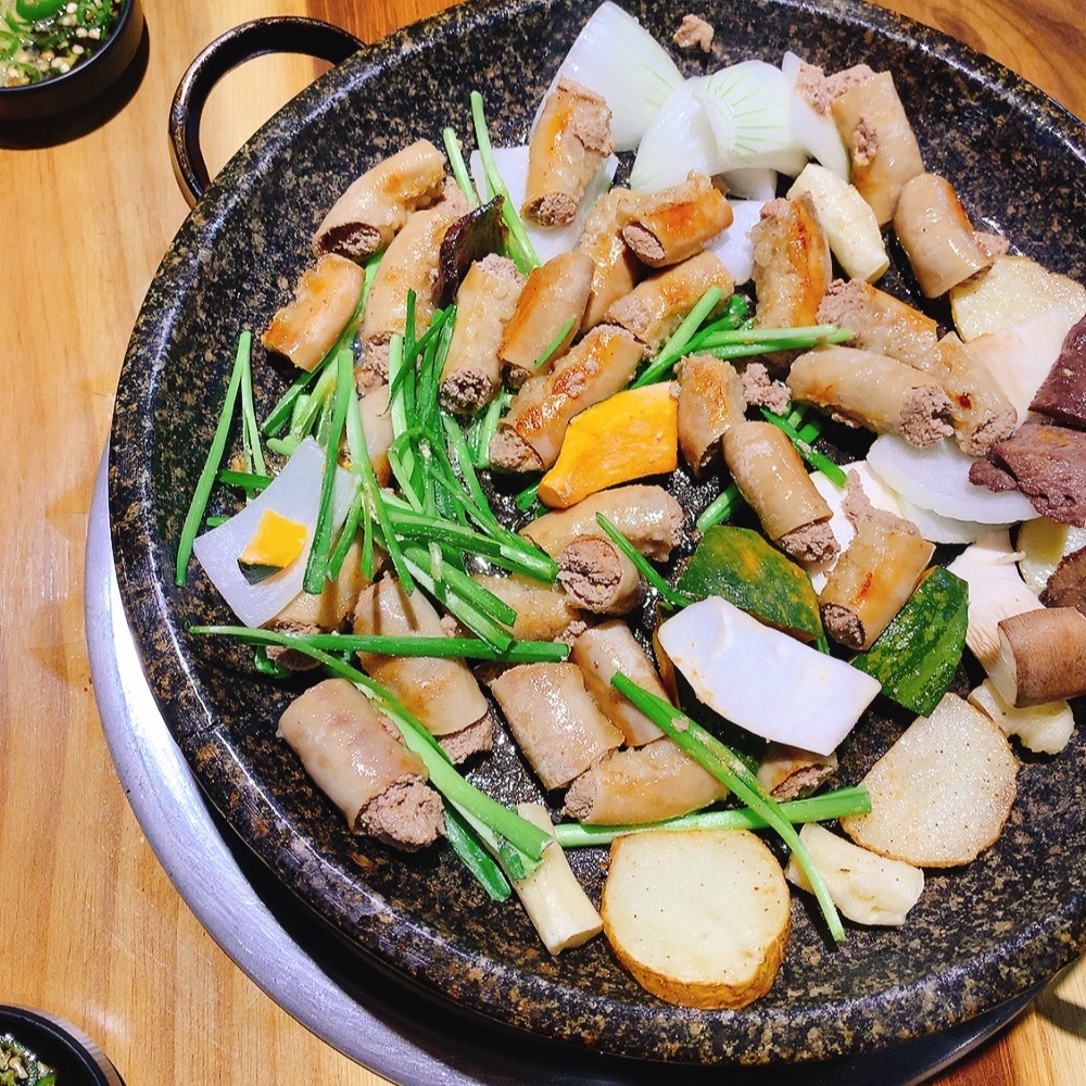 알곱창 나오자마자 곱이 꽉찬 모습을 보고 대박이구나 생각했는데 역시나 한입먹자마자 여기가 