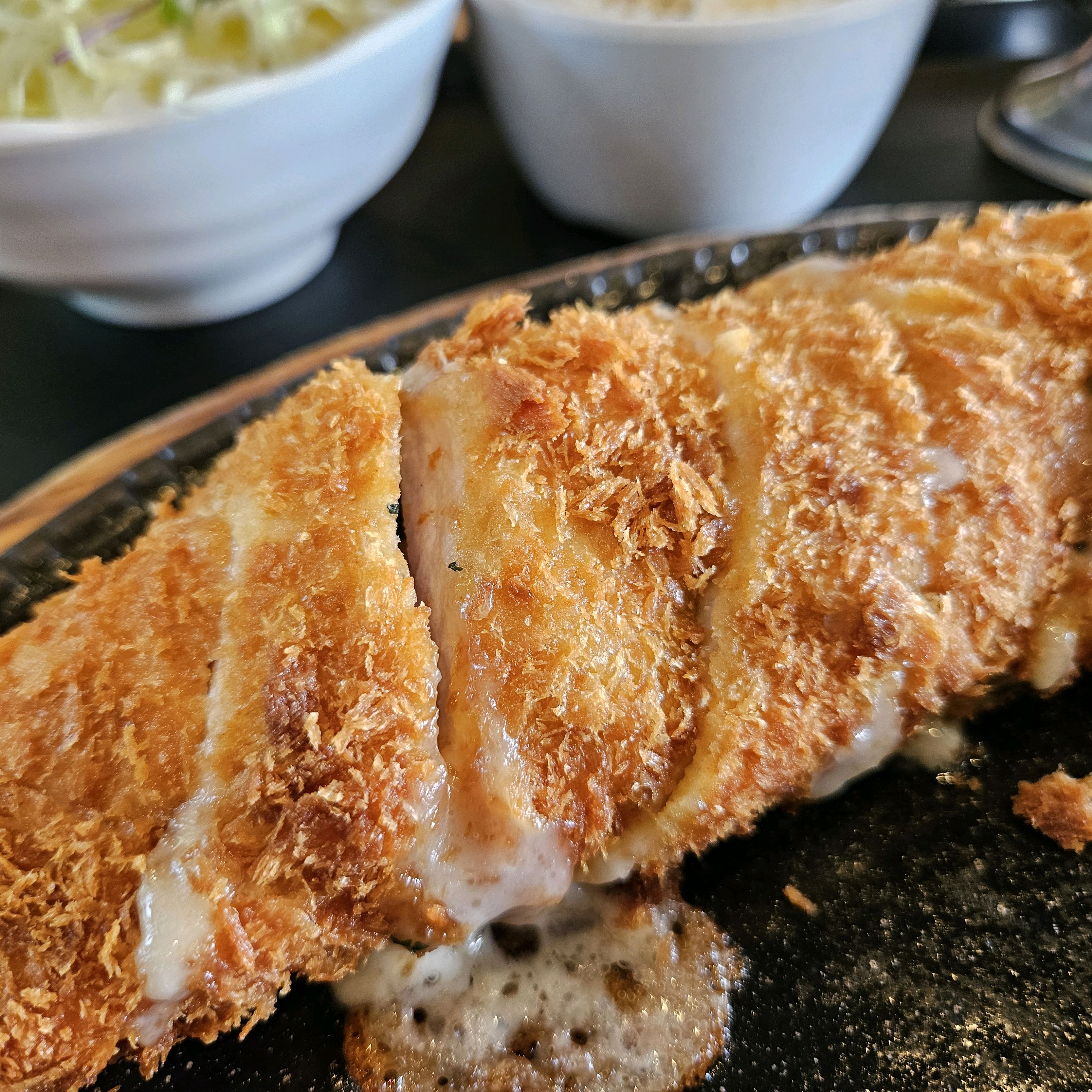 양도 많은편이고 맛있네요 메뉴도 다양한편이라 더 좋아요 - 비산동 맛집 홍익돈까스 안양점