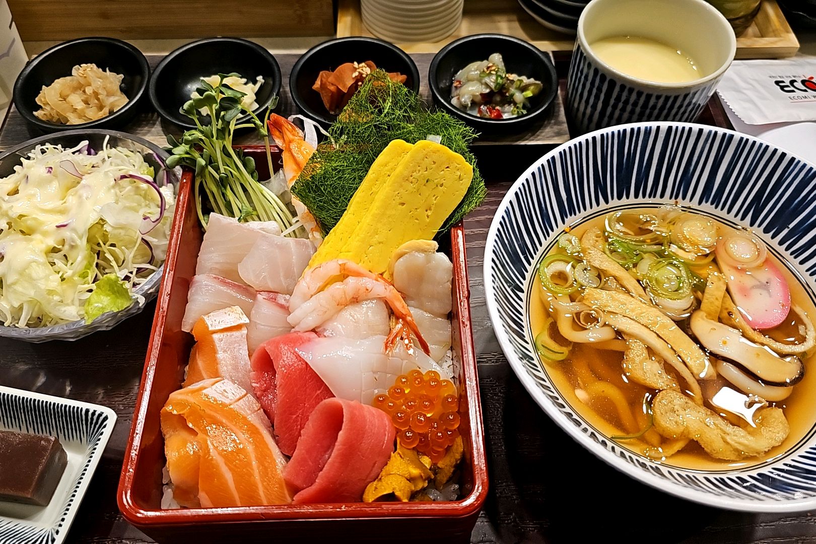 메뉴판을 보니 카이센동이 새로 나온듯 하여 주문하였는데 맛있었어요^^ 장식이 멋져서 먹기
