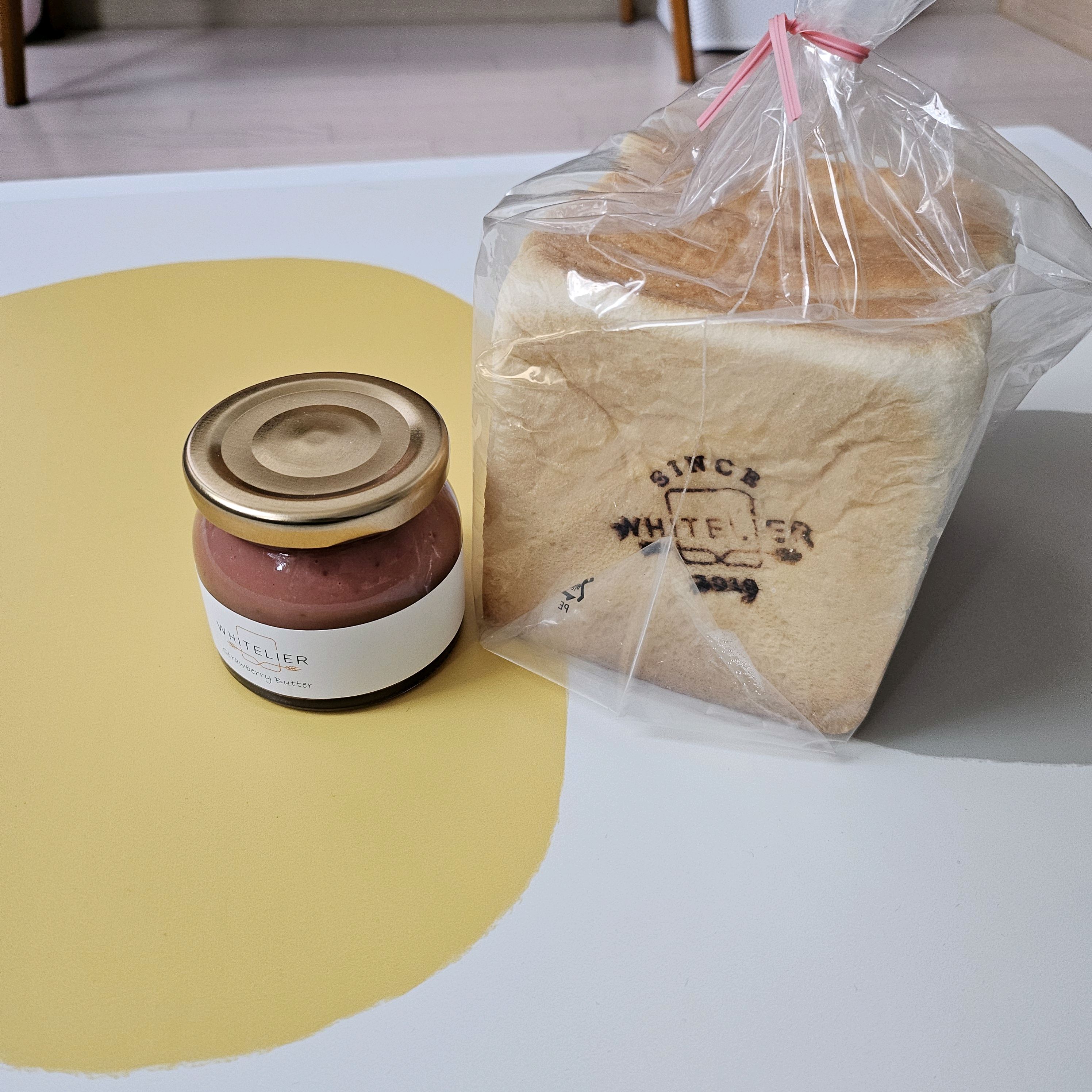 식빵 맛집입니다 그냥 빵자체가 너무 맛있어요 ㅠㅠ 쫄깃 촉촉 그냥 먹어도 호로록 들어가고