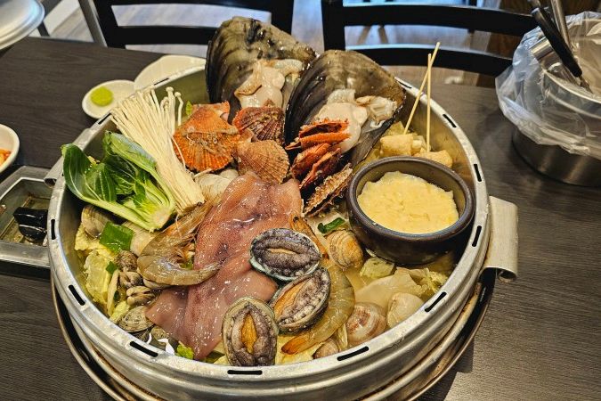  시청역 해물 칼국수 전문점 바다한가득 조개전골 무교동점