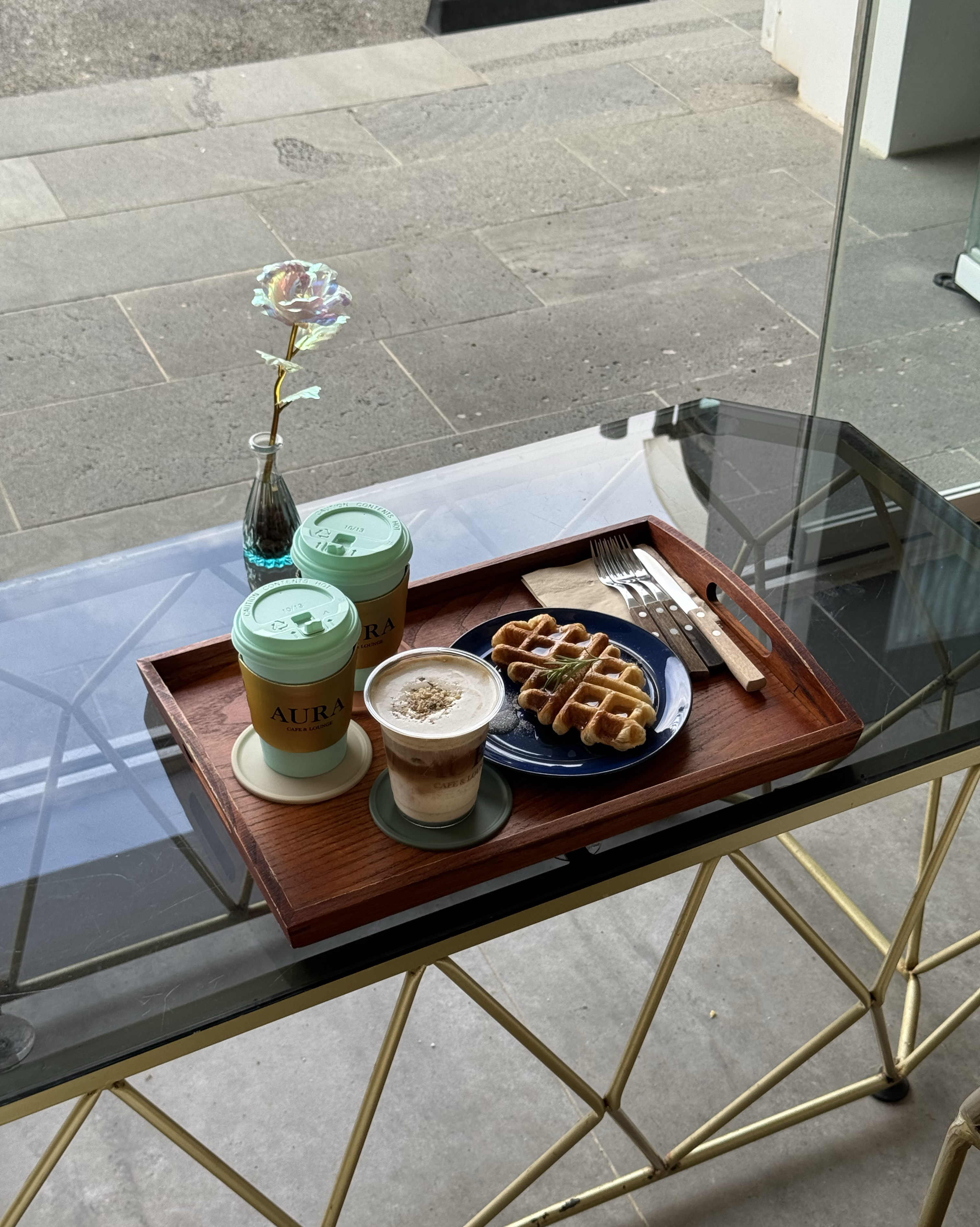 뷰가 기가막히네요, 시그니처 크림라떼도 맛도리! - 경포대 맛집 AURA Cafe&Lounge