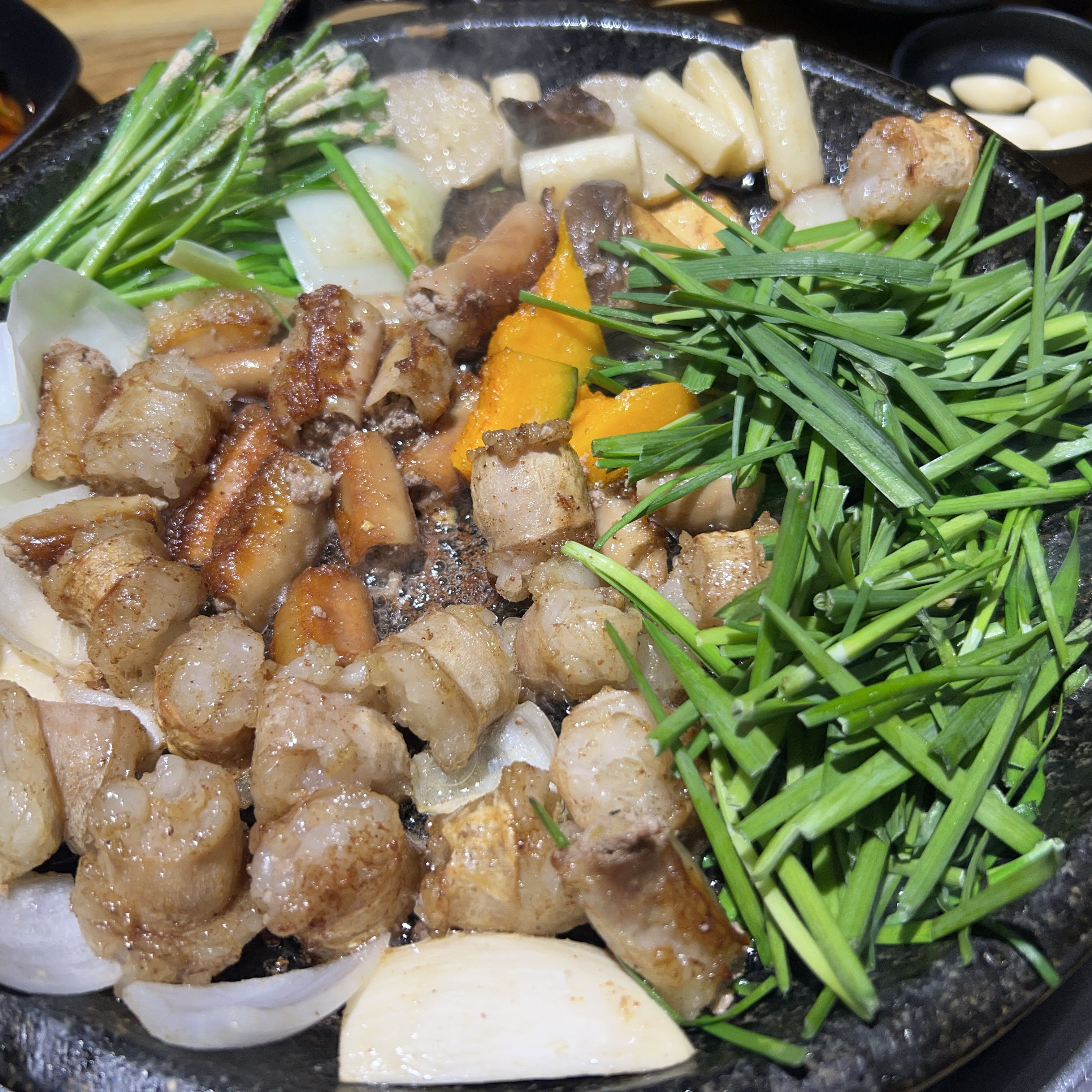 사장님도 너무 친절하시고 양이 많고 넘 맛있어요 ㅎㅎ 곱창 질도 너무너무 좋네요❤️‍🔥 - 안양 맛집 옥돌양곱창구이 본점