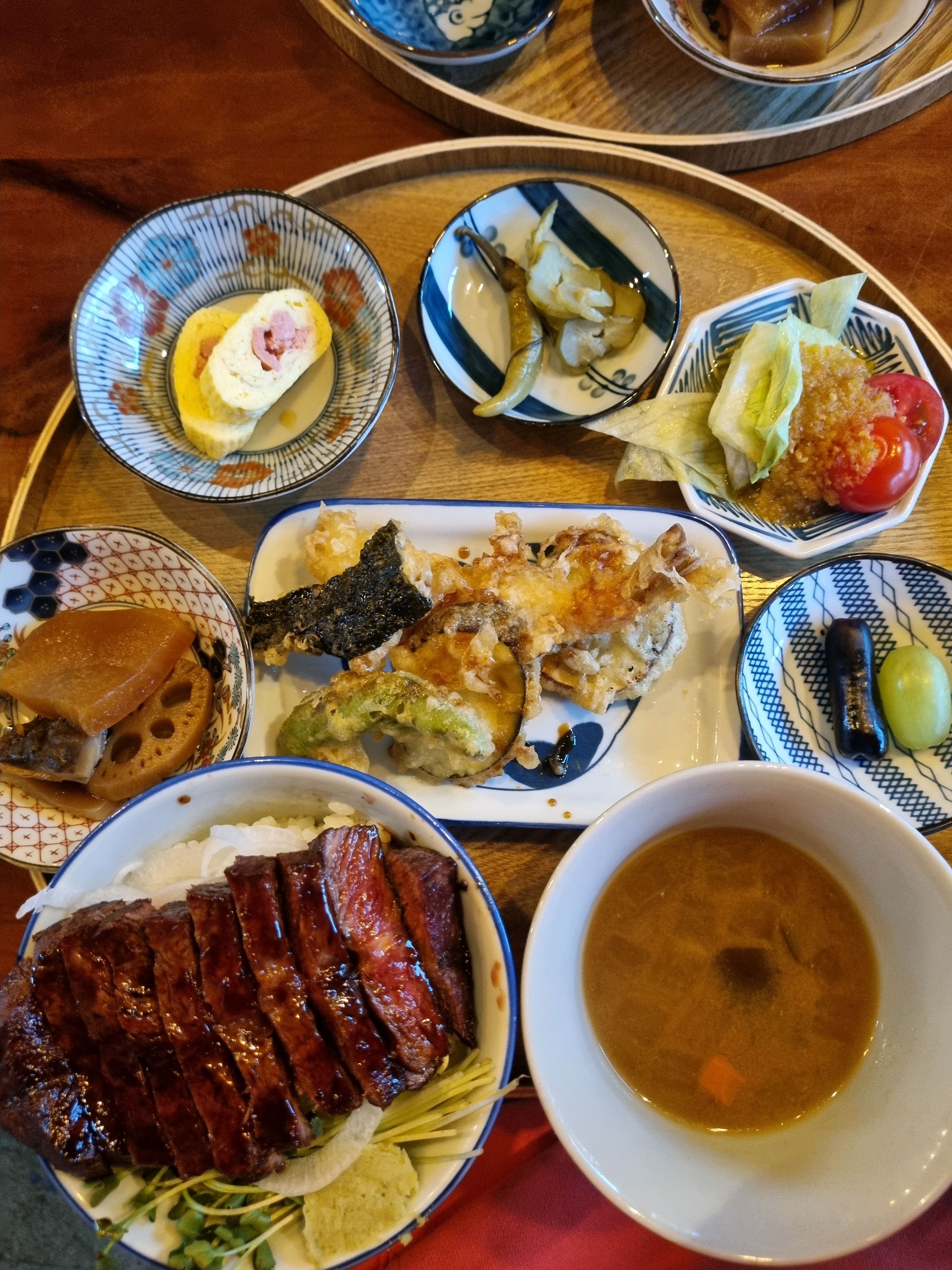 저녁시간인데도 웨이팅이있고 매장이 넓고 편안하고 음식이 맛있어요~무조건 재방문각이예요^^
