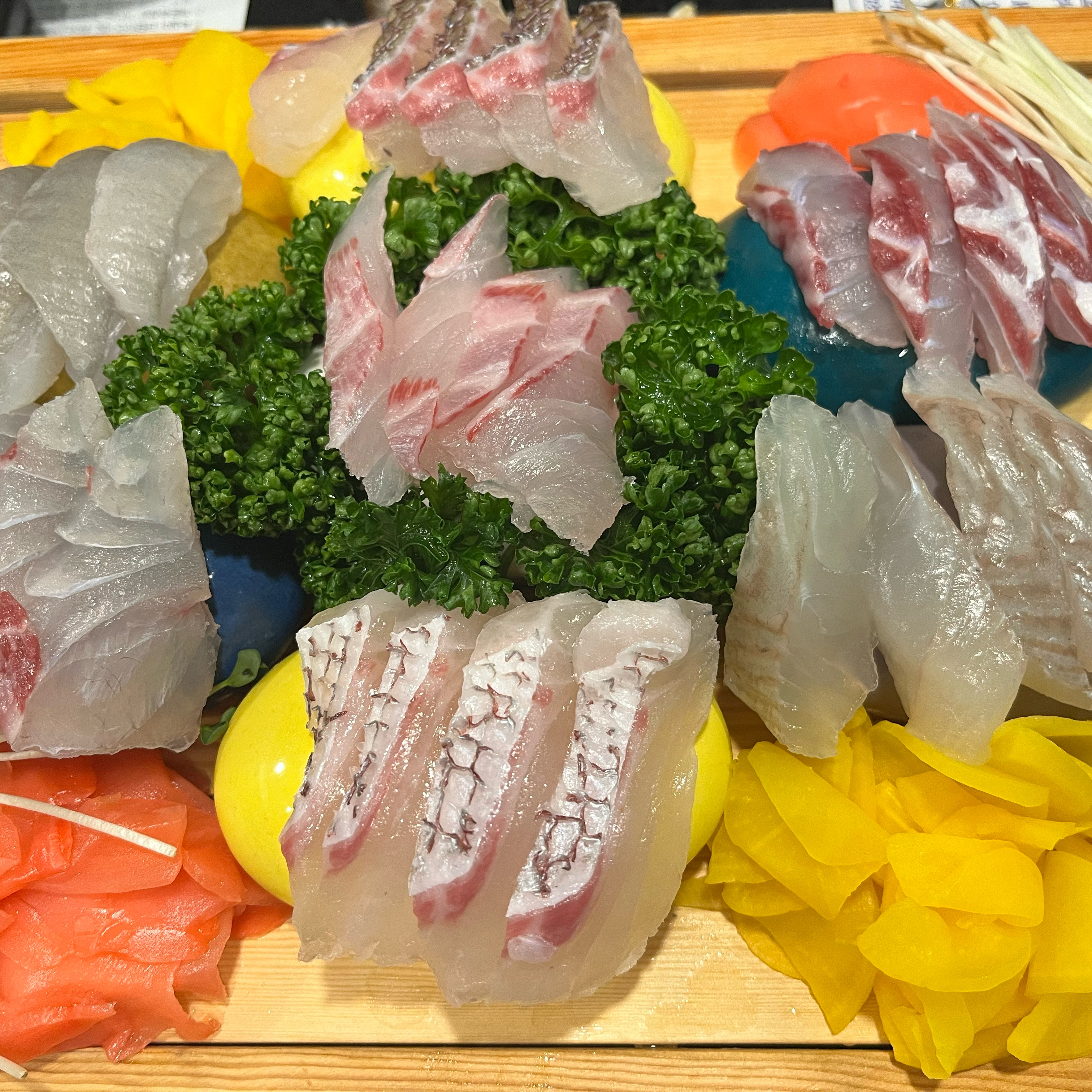 가족이랑 오늘 처음 방문했는데, 회도 신선하고 맛있어요! - 인계동 맛집 물고기자리 인계점