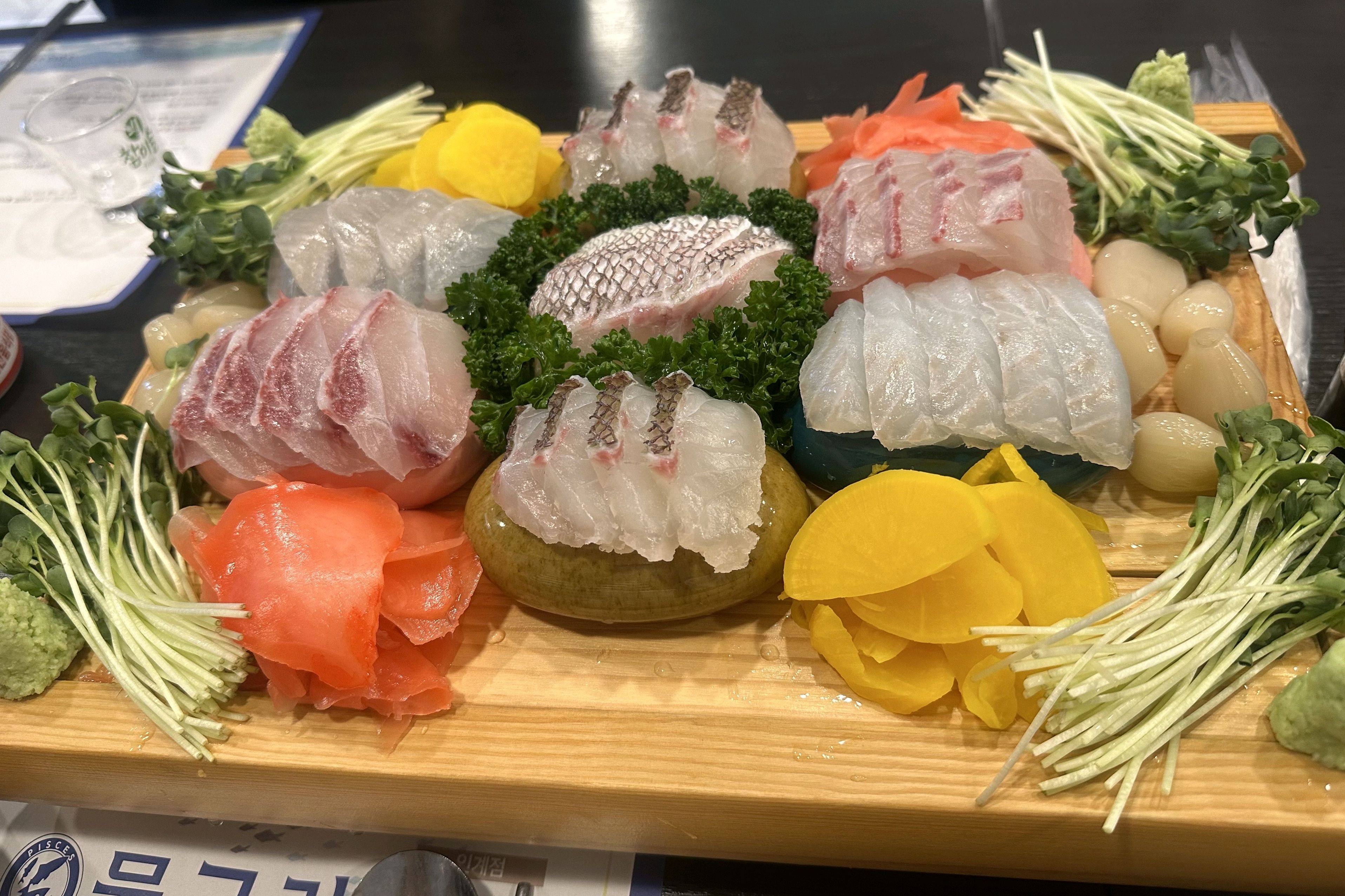 회가 신선하고 메뉴구성이 알차고 맛있네요. - 인계동 맛집 물고기자리 인계점
