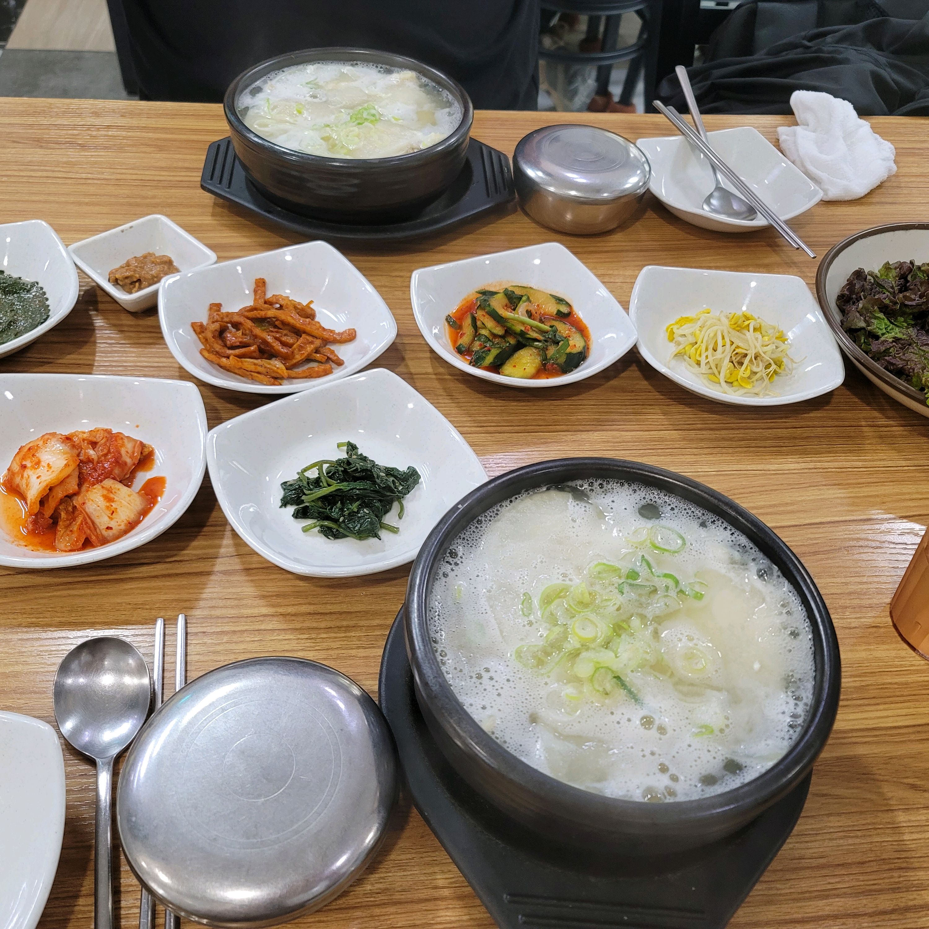 해장하러 대구탕 먹으러갔어요! 묵은지도 먹고싶었는데 2인이상 주문가능하다그래서 그건담에 여