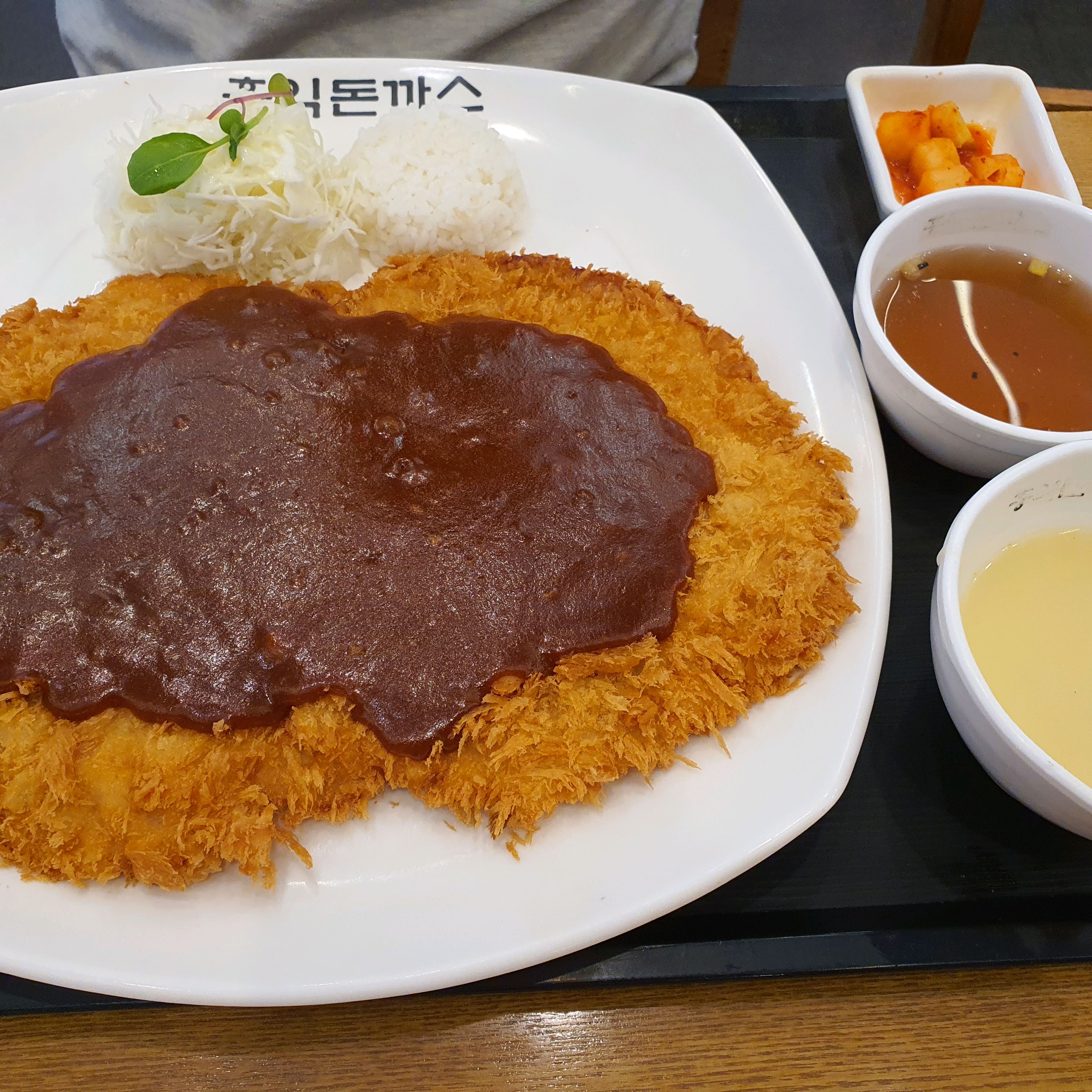 돈까스크기가....엄청커요~깜짝 놀랐어요! - 인천 청라 맛집 홍익돈까스 청라점