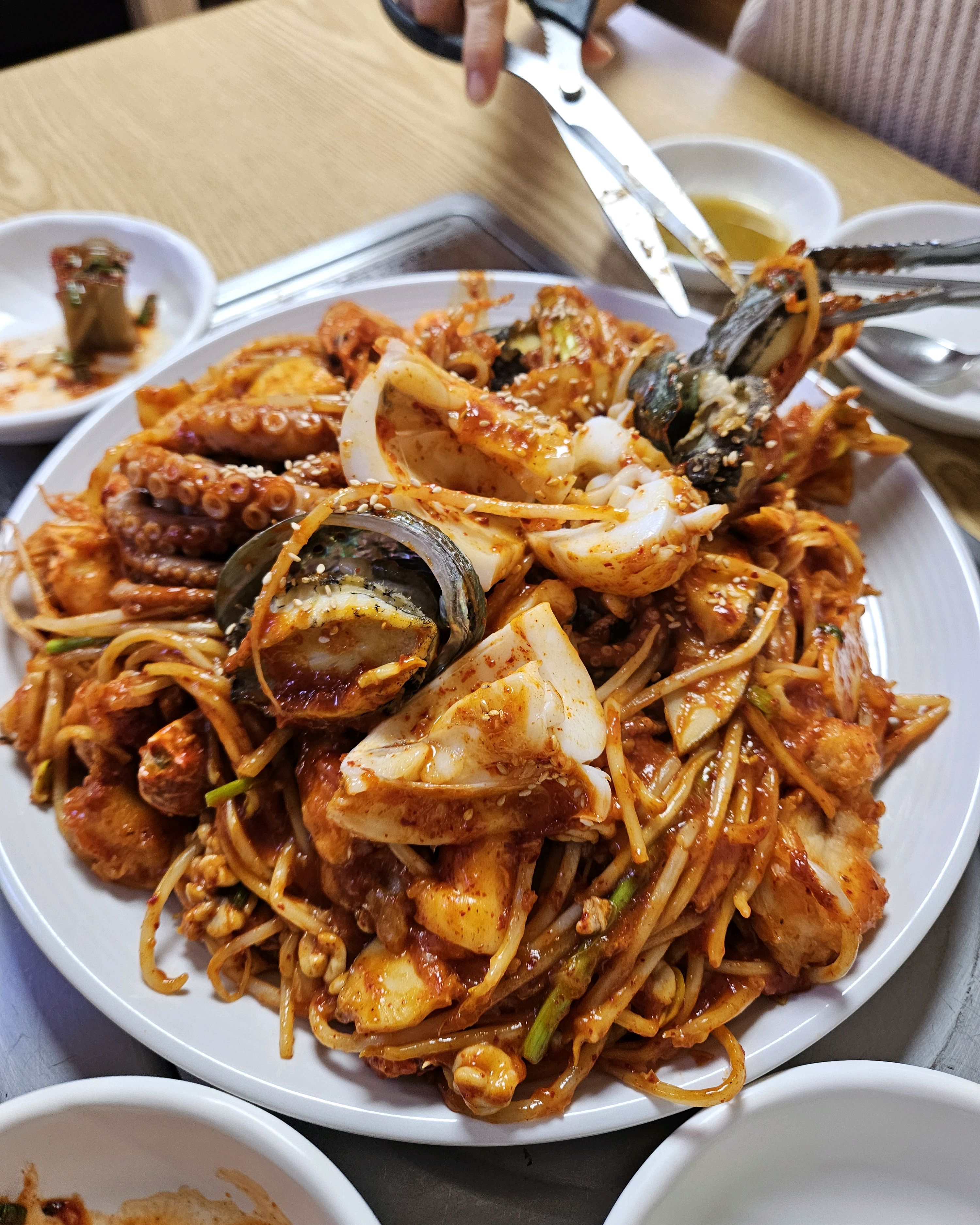 해물아구찜 중을 먹었는데요. - 권선동 맛집 송파아구찜