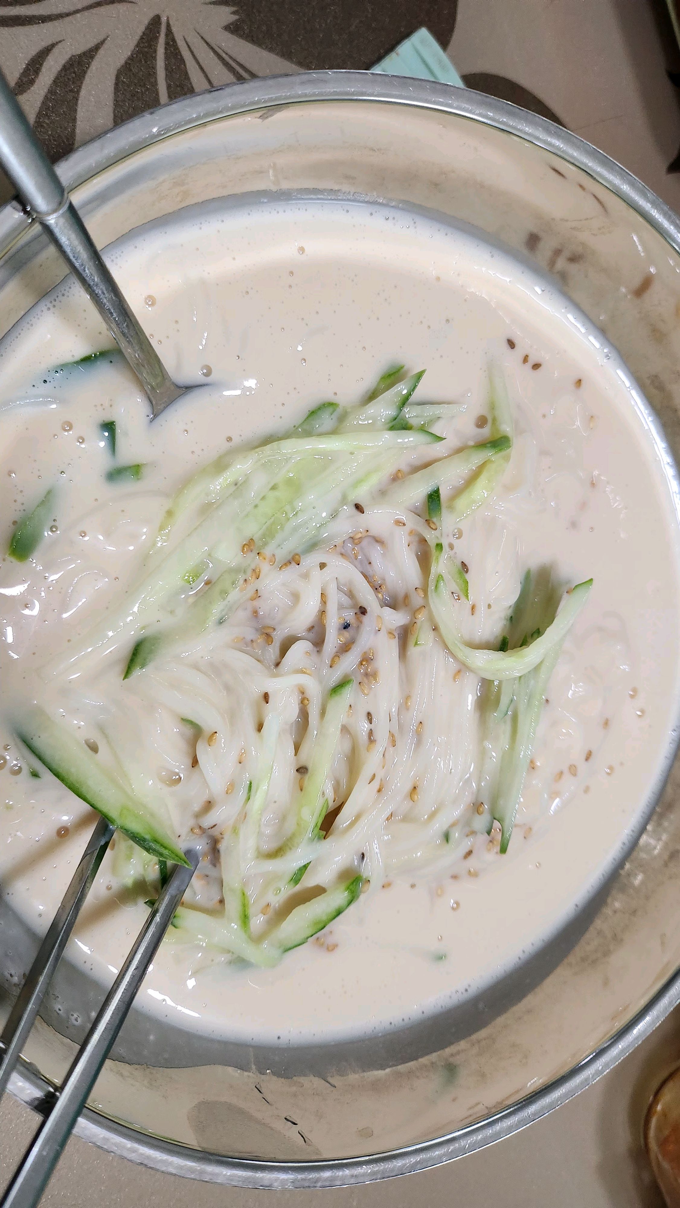 맛집이라해서  포장해왔는데 꼬수하니 맛있네요 - 대전 맛집 고단백식당