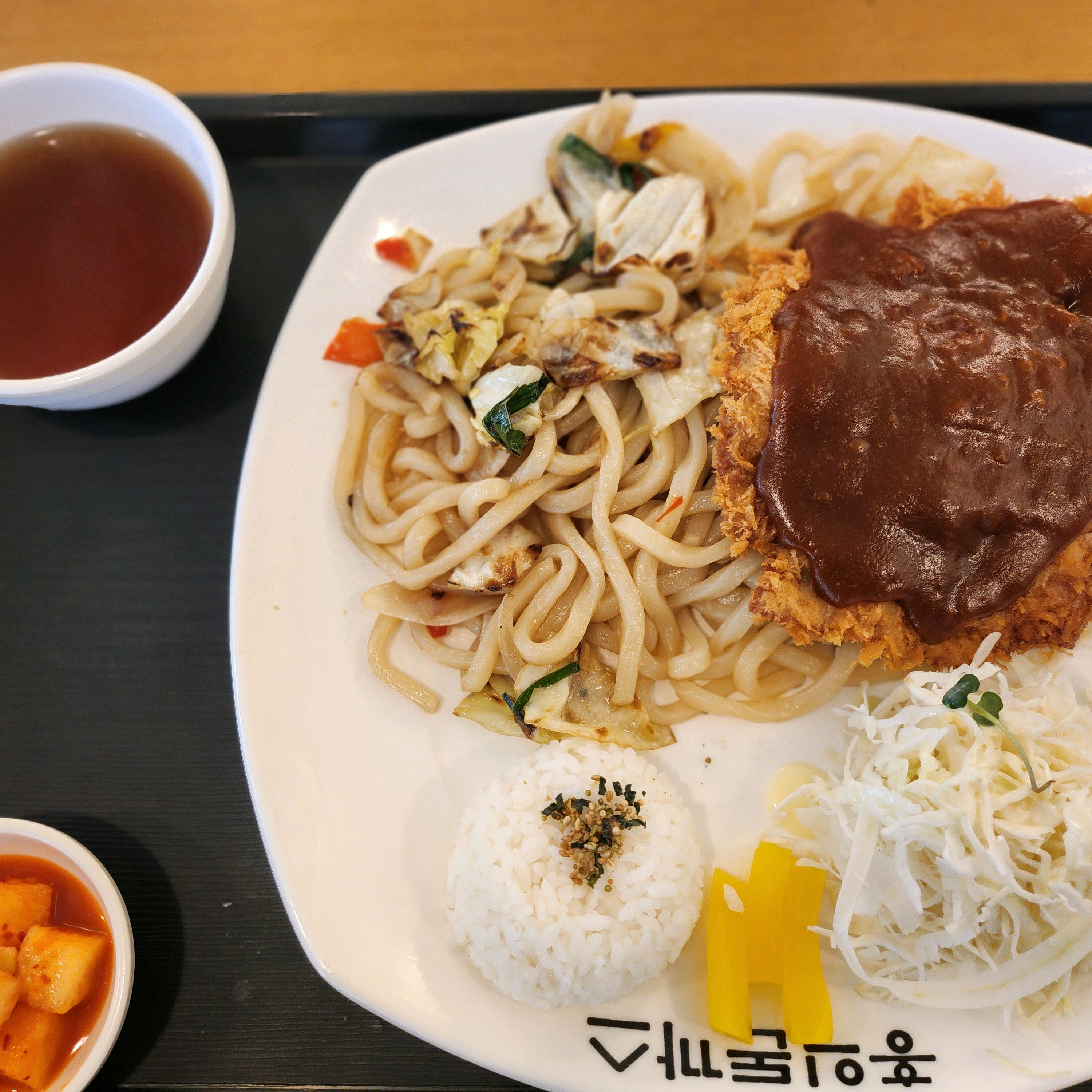 간단히 한끼 먹을때 좋아요. - 제주시내 맛집 홍익돈까스 신제주점