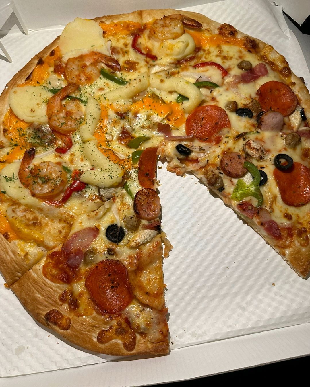 피자가 맛있다고해서 급 포장하러왔는데 양도 맛도 괜찮네요ㅎ 가격도 착해서 좋아요~~ - 신정역 맛집 피자몰 신정점