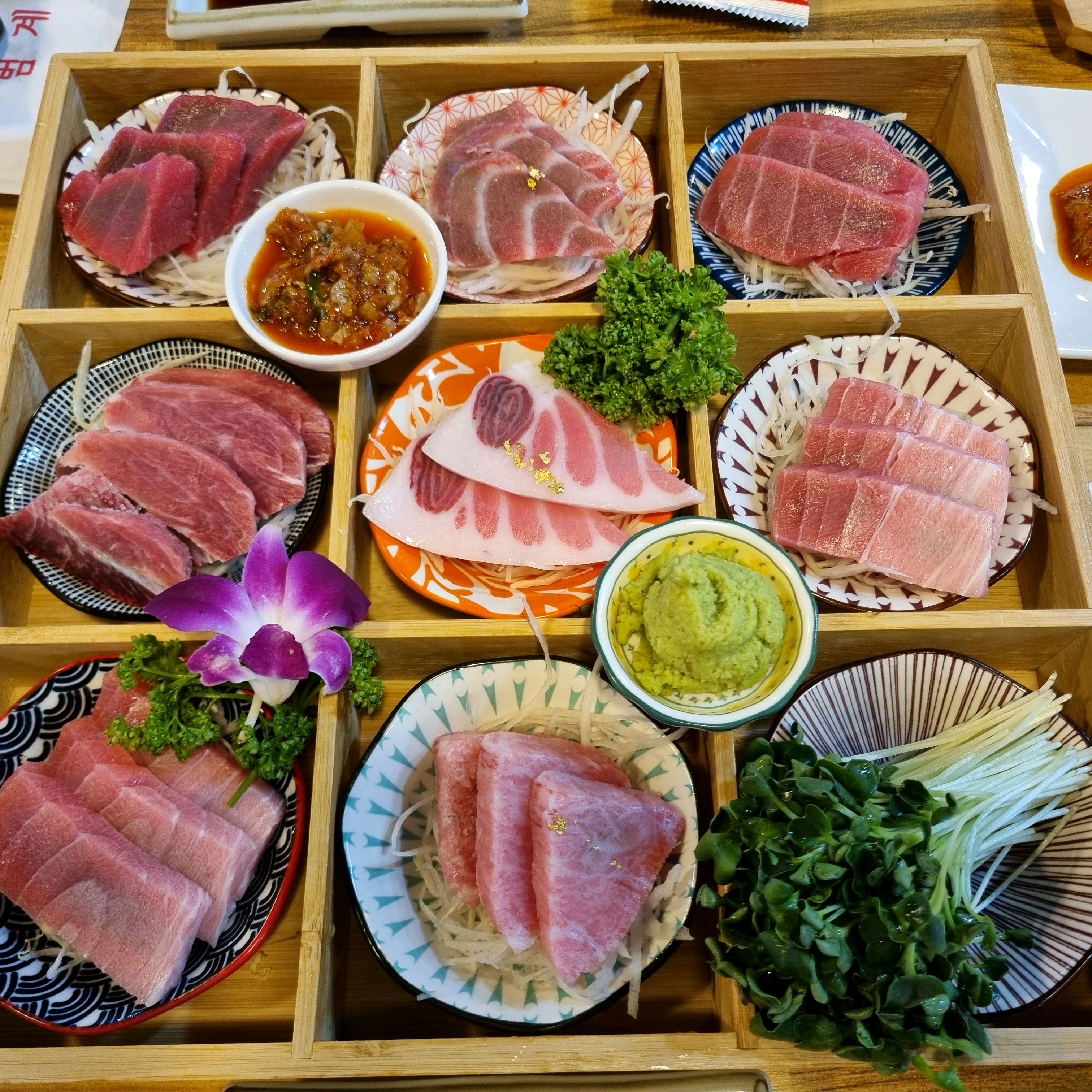 다른 참치집은 하얀 비계살(?) 참치살이 아닌 고기도 나오는데 여기는 그래도 참치가 나와요