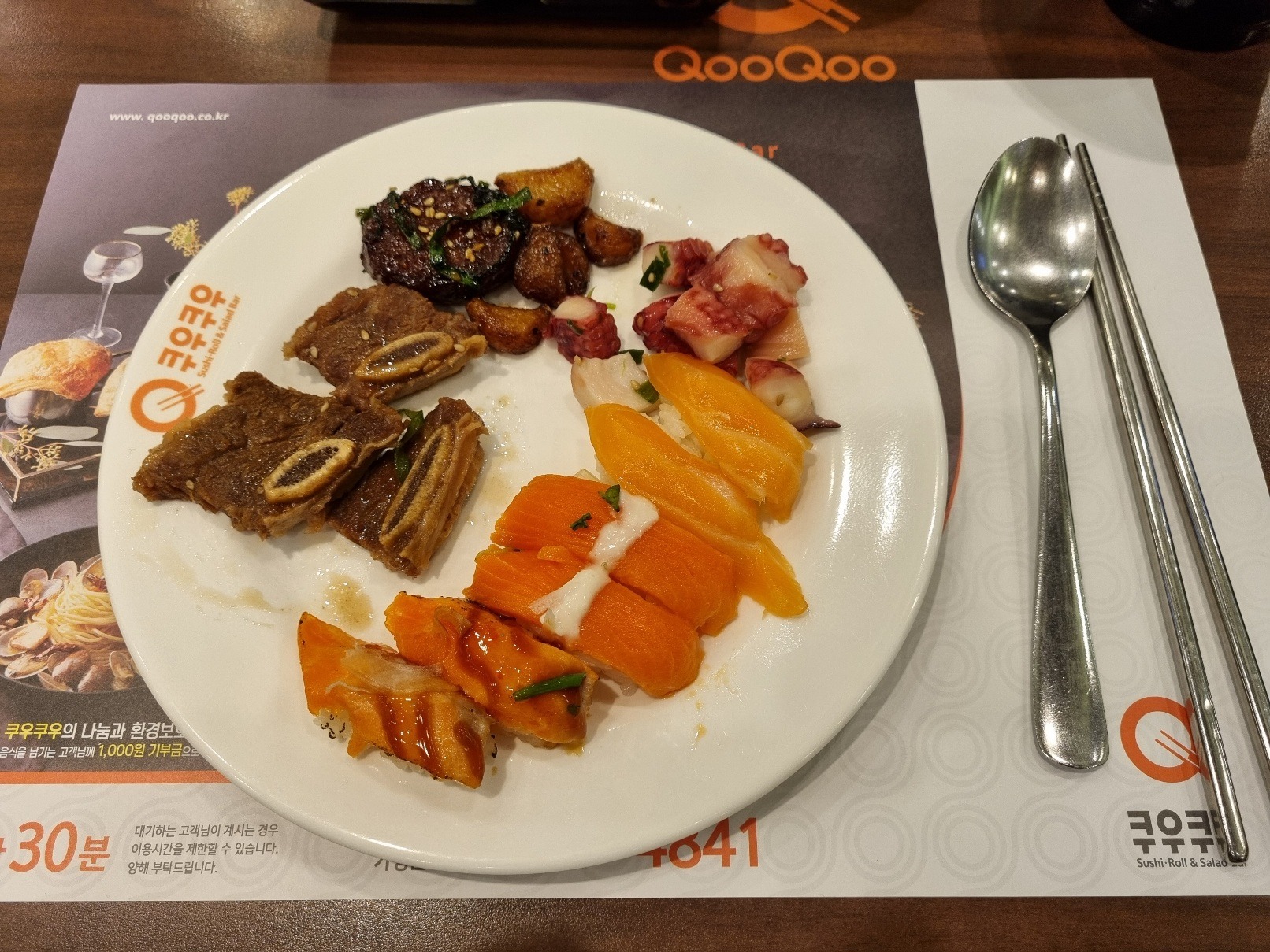 맛있게 잘 먹었습니다 사람들이 매우 많았네요 로봇 그릇 수거가 재미있었습니다 LA갈비가 맛
