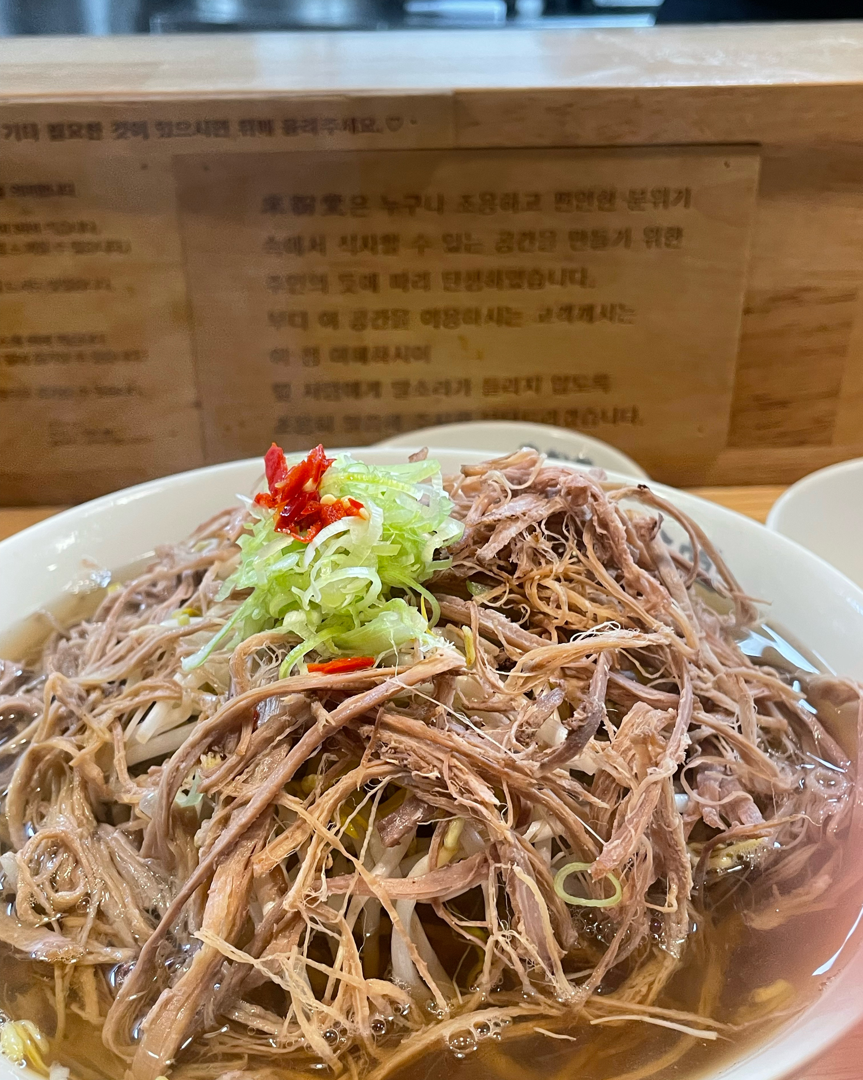 조용하고 깔끔하고 맛있어요! 국물이 굿입니다아!!! 😎 혼밥 정말 좋아하는데 거리도 가까운
