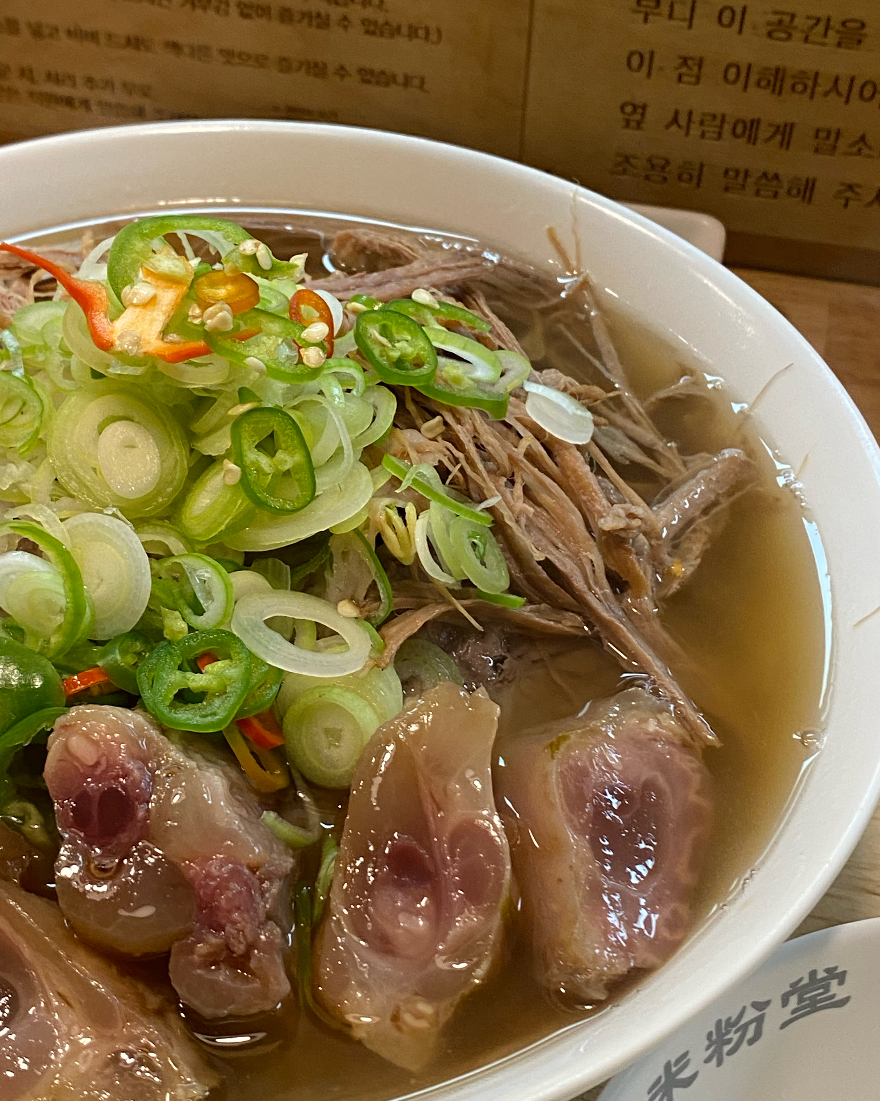 혼밥하기 편안한 공간이라 그런지 혼자오신 분들이 많았어요! 저는 둘이 가서 조용히 먹었습니