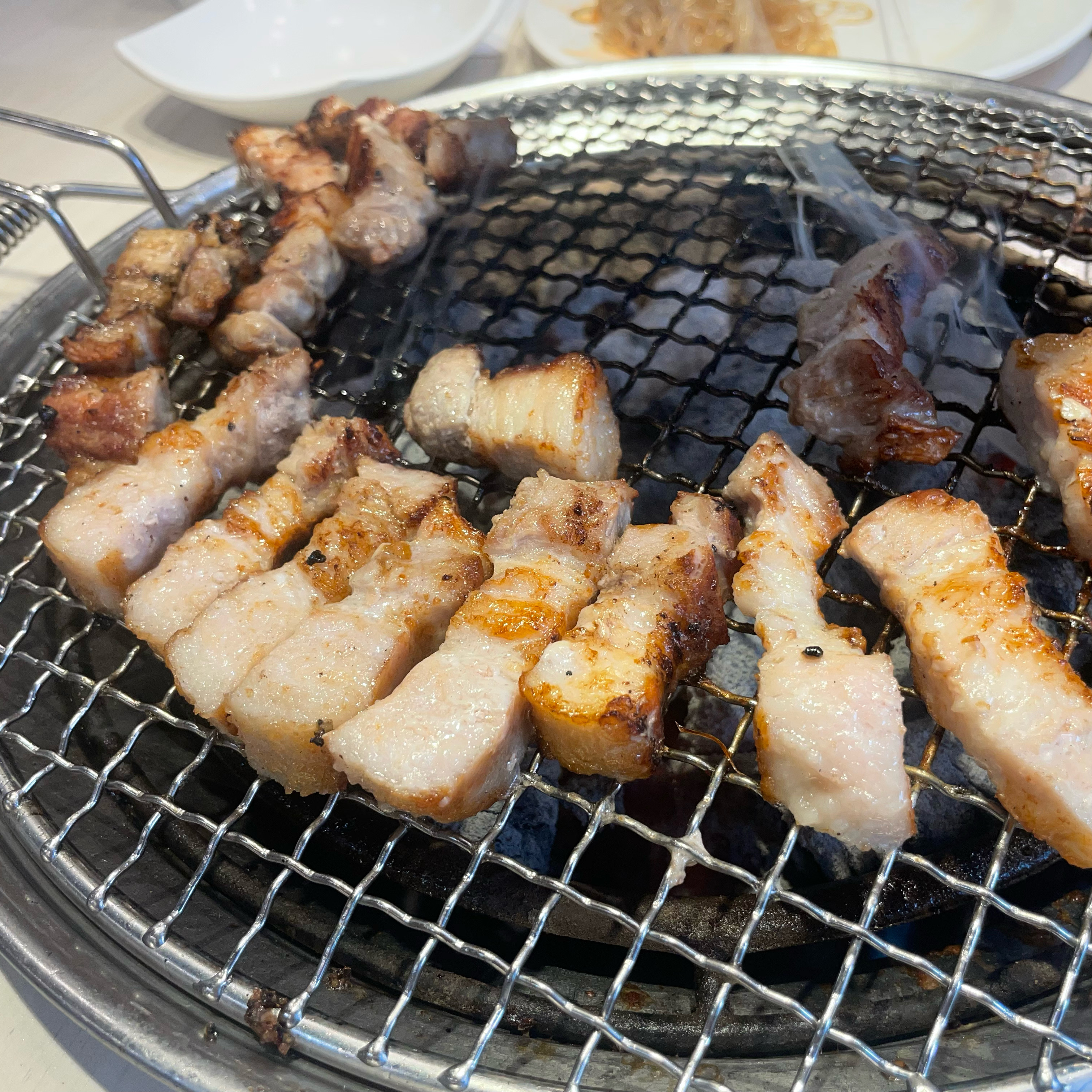 오랜만에 온 명륜진사갈비 너무 맛있었습니다! 매장도 넓고 맛도 있고 직원분들도 너무 착하셔