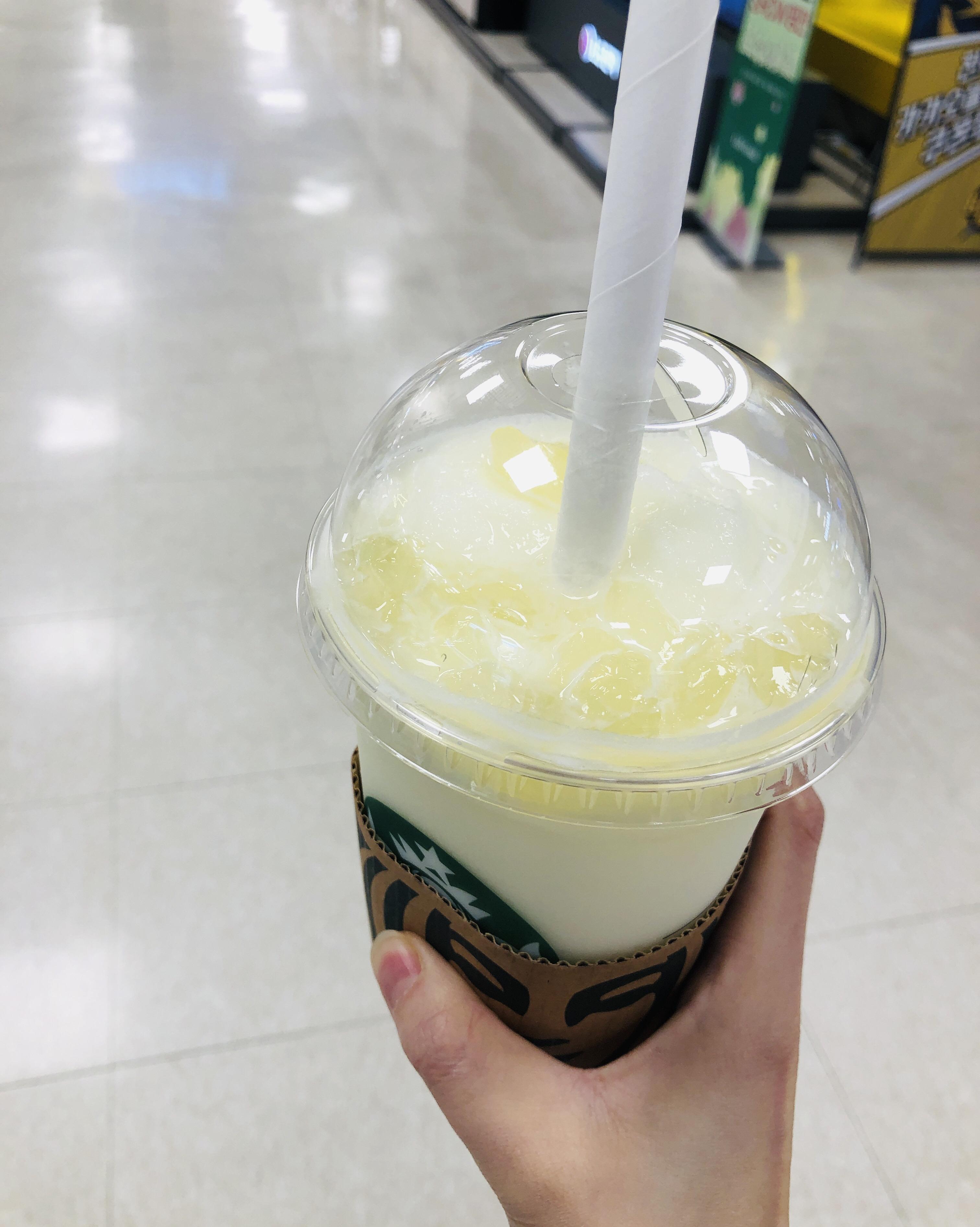 더블 레몬 블렌디드 맛있어요. 상큼하고 칼로리 부담도 덜하고 라이트해 좋아용~ 이번엔 벤티