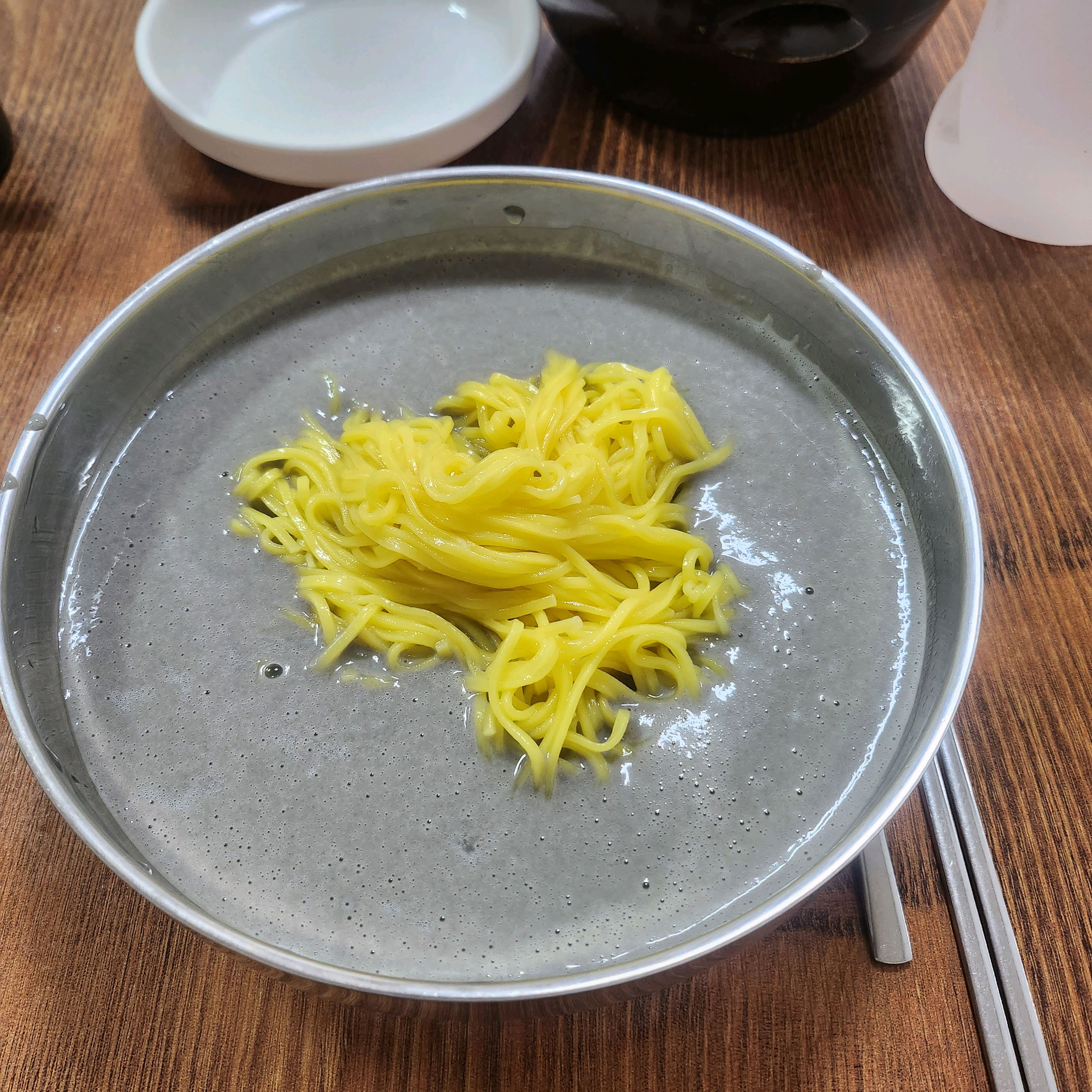 이제 날씨가 더워지면서 콩국수 찾는 계절이 왔쥬~ 예전에도 느꼈지만 고단백식당의 콩국물은 