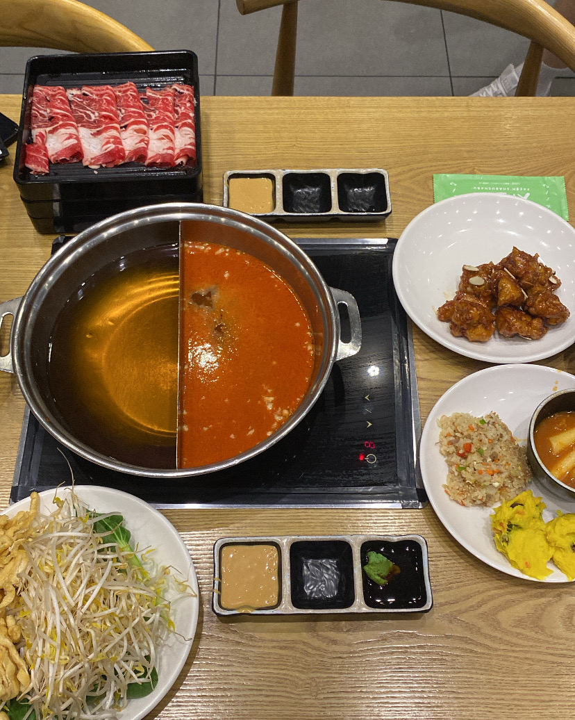 늘 느끼는 거지만, 샤브20은 가성비가 정말 좋아요! 샐러드바도 적당하게 잘 구성되어 있고