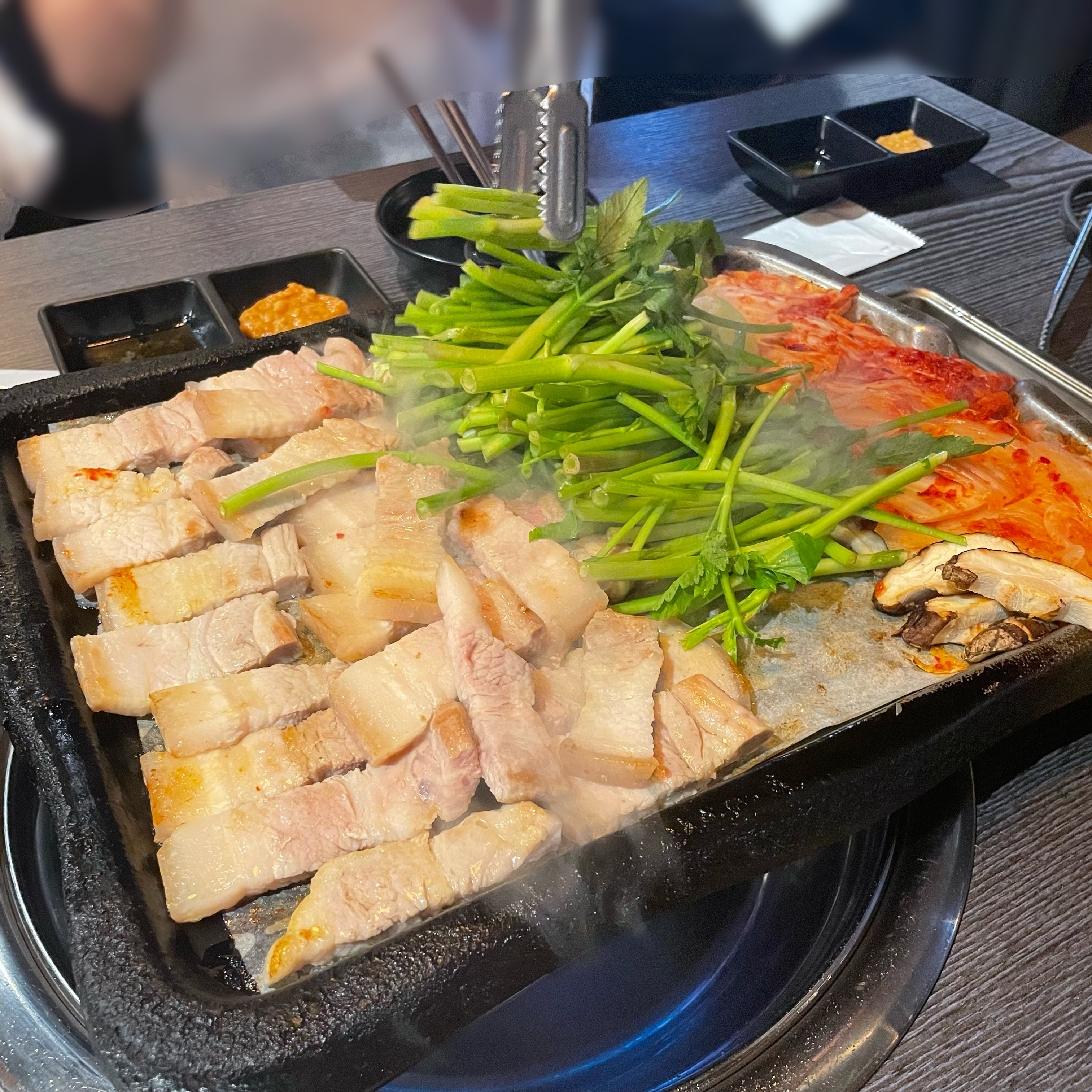 같이간 동료분 추천으로 네이버예약후 방문하였습니다 - 여의도 맛집 여의도 스마일삼겹 본점