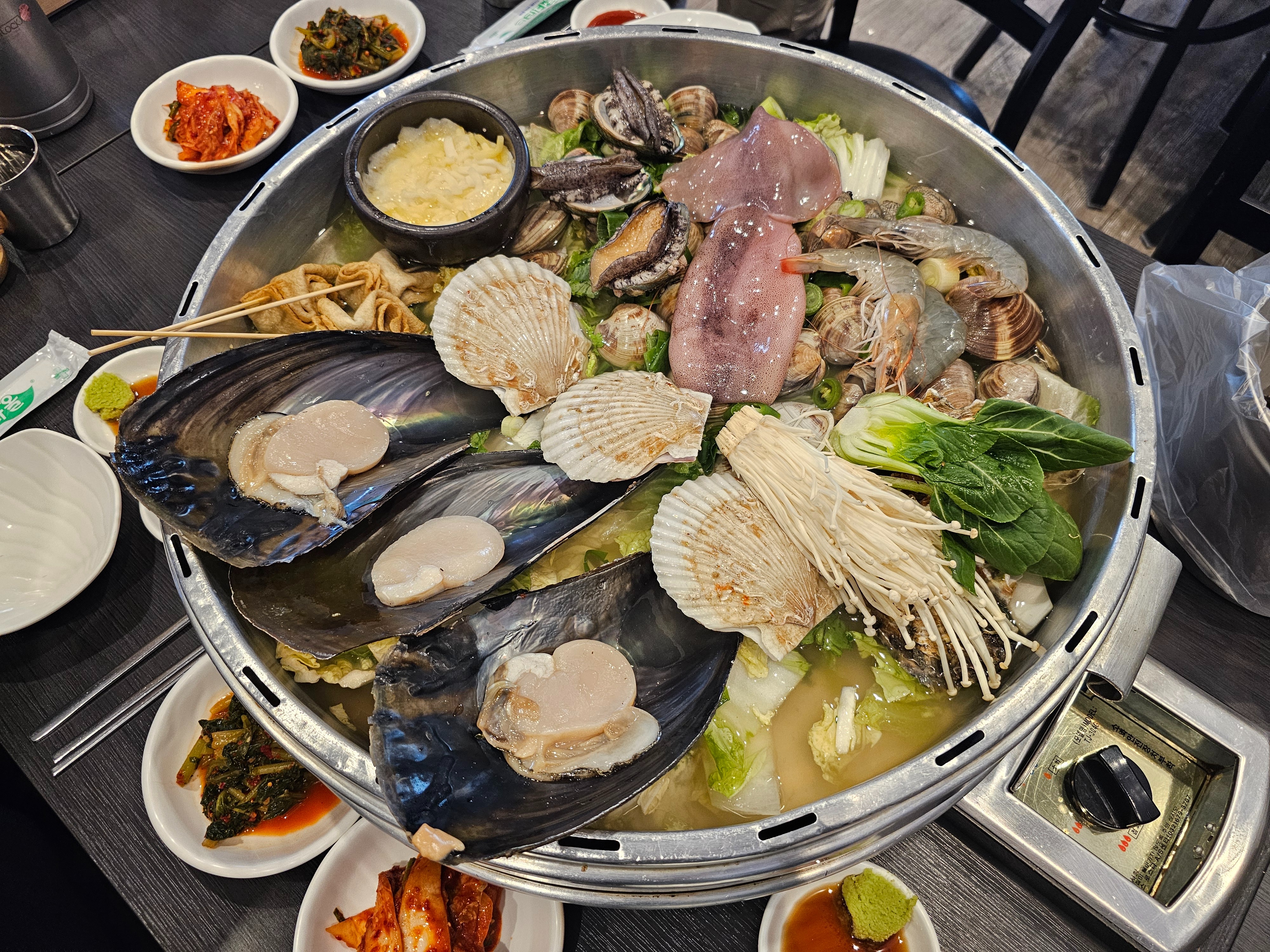  시청역 해물 칼국수 전문점 바다한가득 조개전골 무교동점
