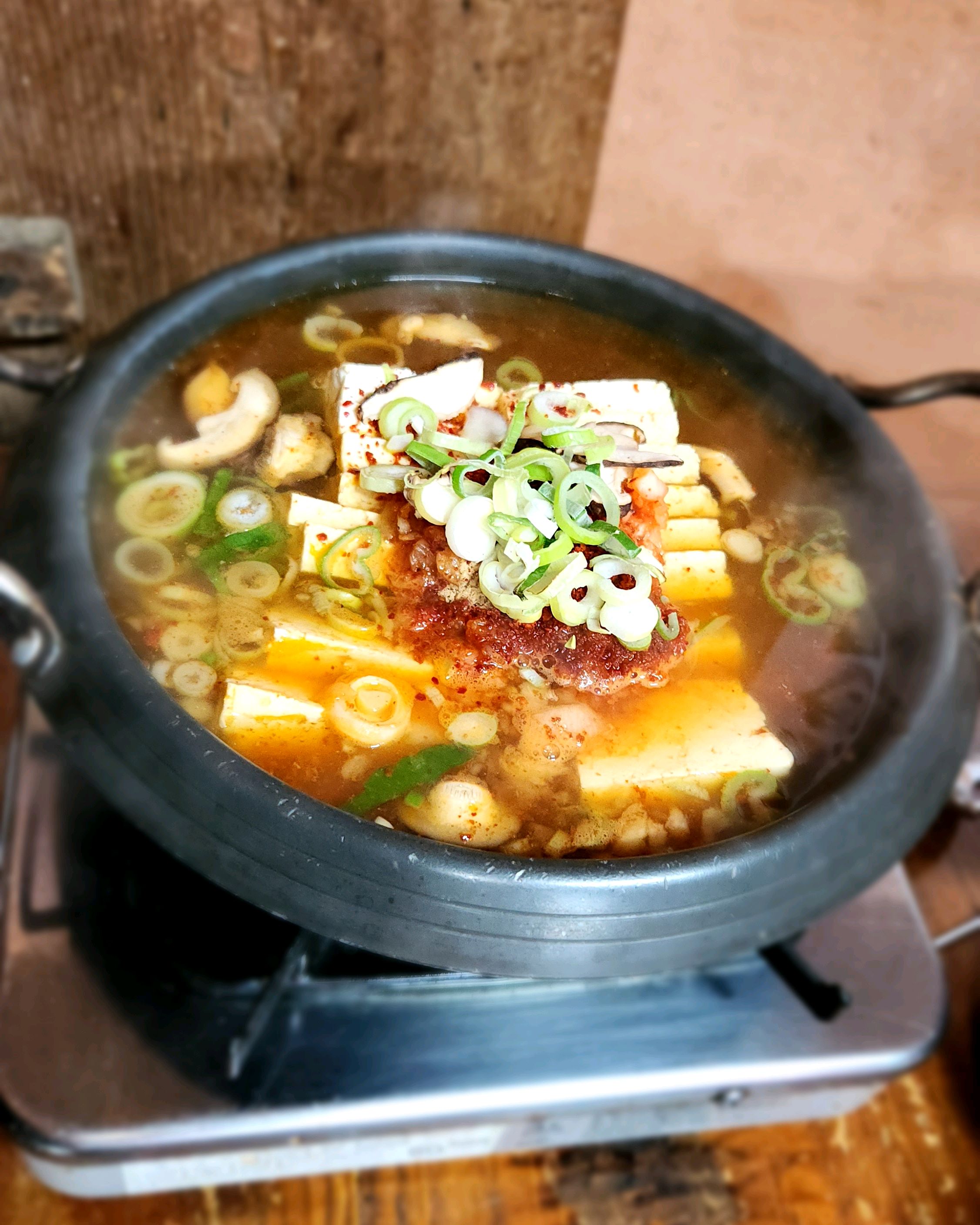 강릉 여행 갈때마다 들르게 되는 토담 순두부. 순두부와 두부전골 너무 맛있어요. 담백하고