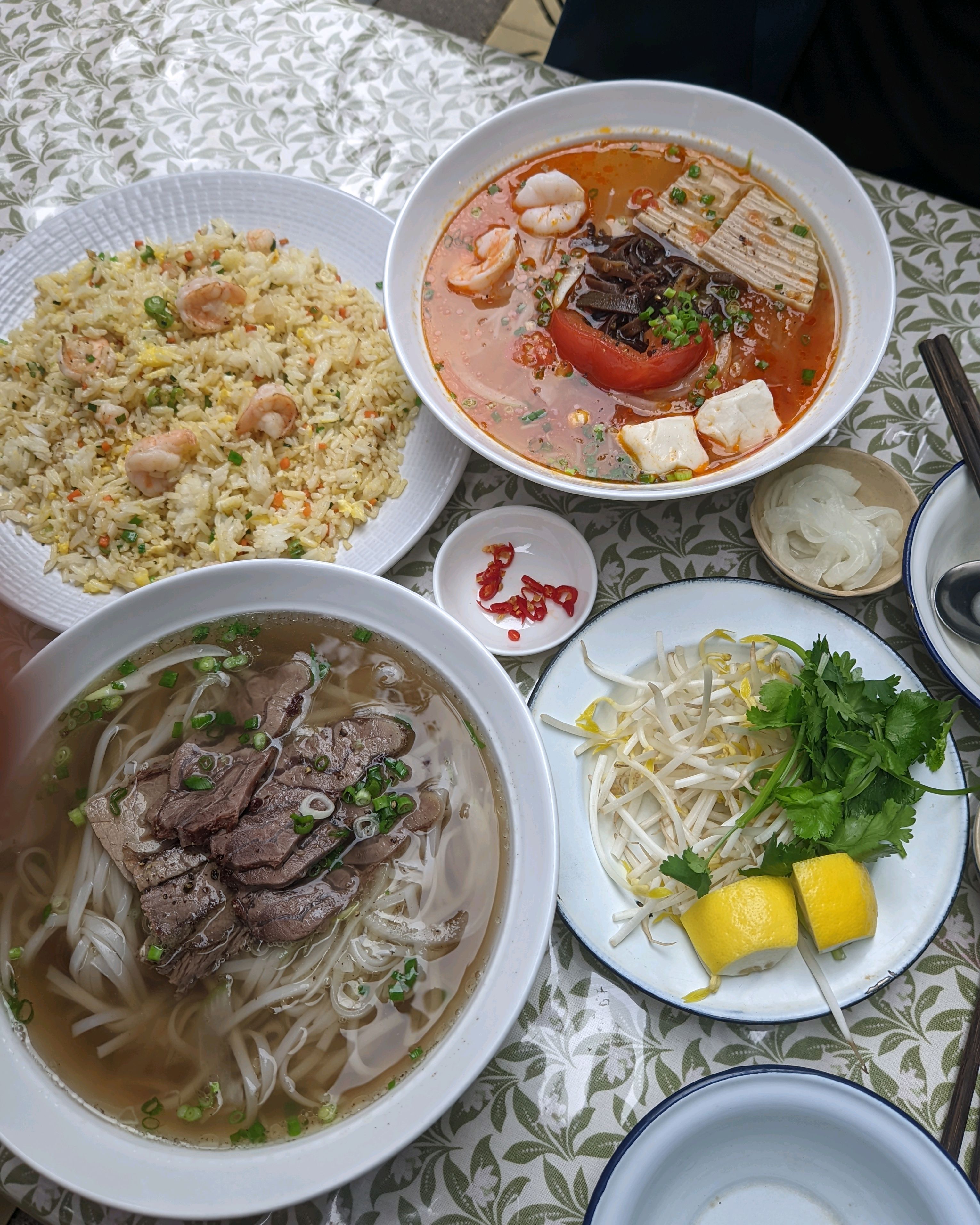 사촌언니가 맛있다고 해서 와본 식당이에요. 쌀국수가 소울푸드인데 정말 맛있게 먹었습니다.