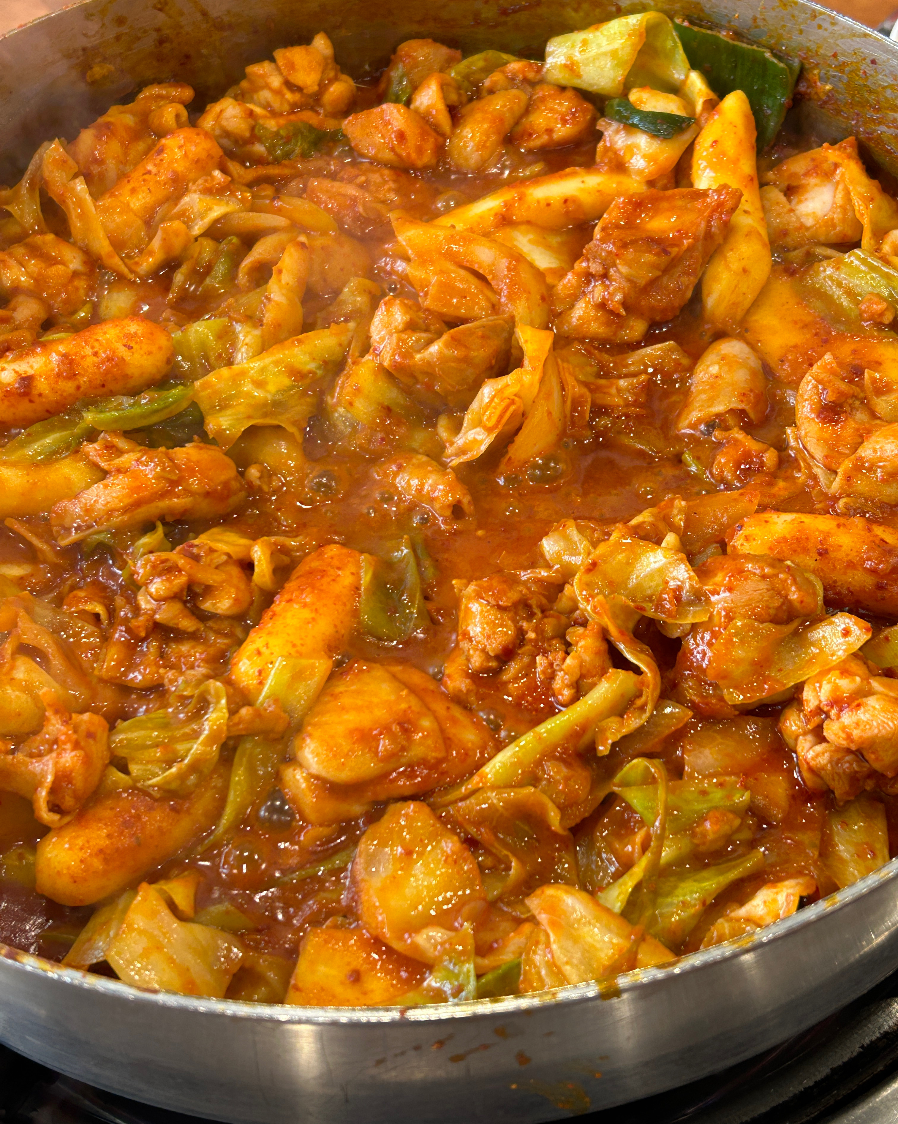 닭갈비에 이것저것 사리추가해서 먹었어요! - 천호동 맛집 신가네해물닭갈비