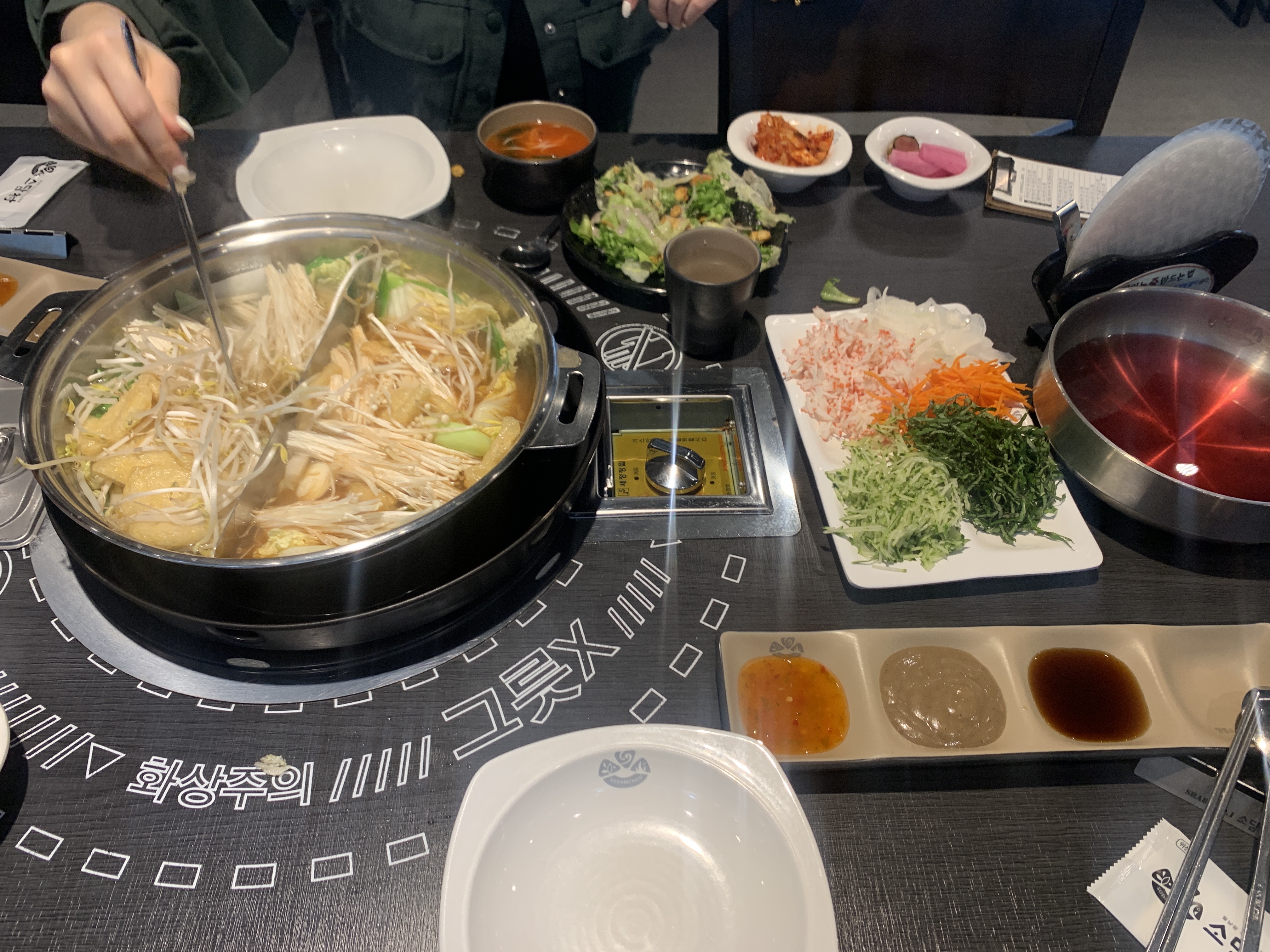 소담촌 많이 다녀봤는데, 모래내 사장님이 가장 친절하시구 재료도 신선하게 유지가 잘되는것