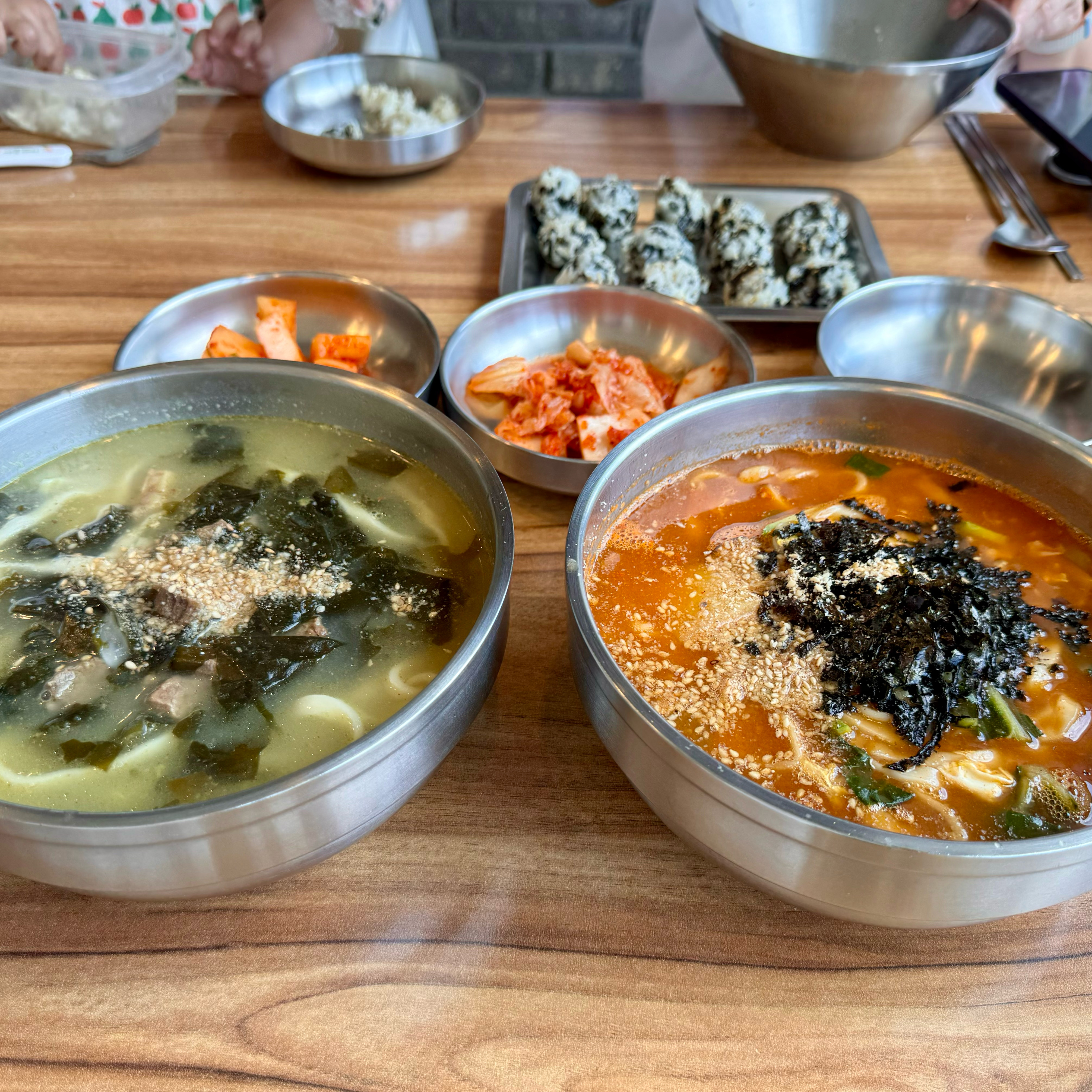 매장 진짜 깔끔하고 음식 맛있었어요! - 경포대 맛집 경포칼국수